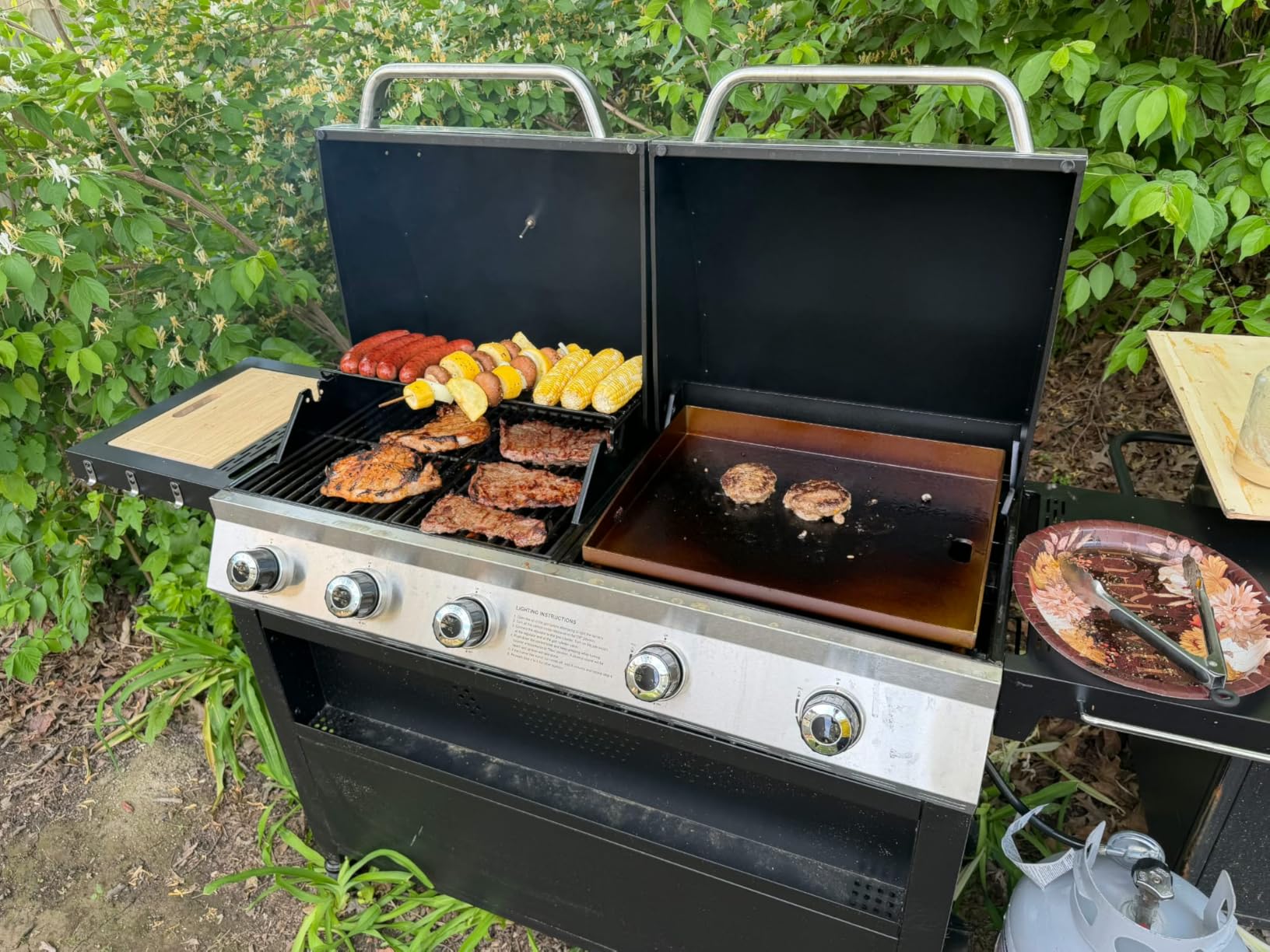 Captiva Designs Propane Gas Griddle Grill Combo with Porcelain-Enameled Cast Iron Grate & Cast Iron Pan, Dual BBQ Grill With Flat Top Griddle for Outdoor Kitchen & Backyard Barbecue, 696 SQIN Cook Area customer photo 2