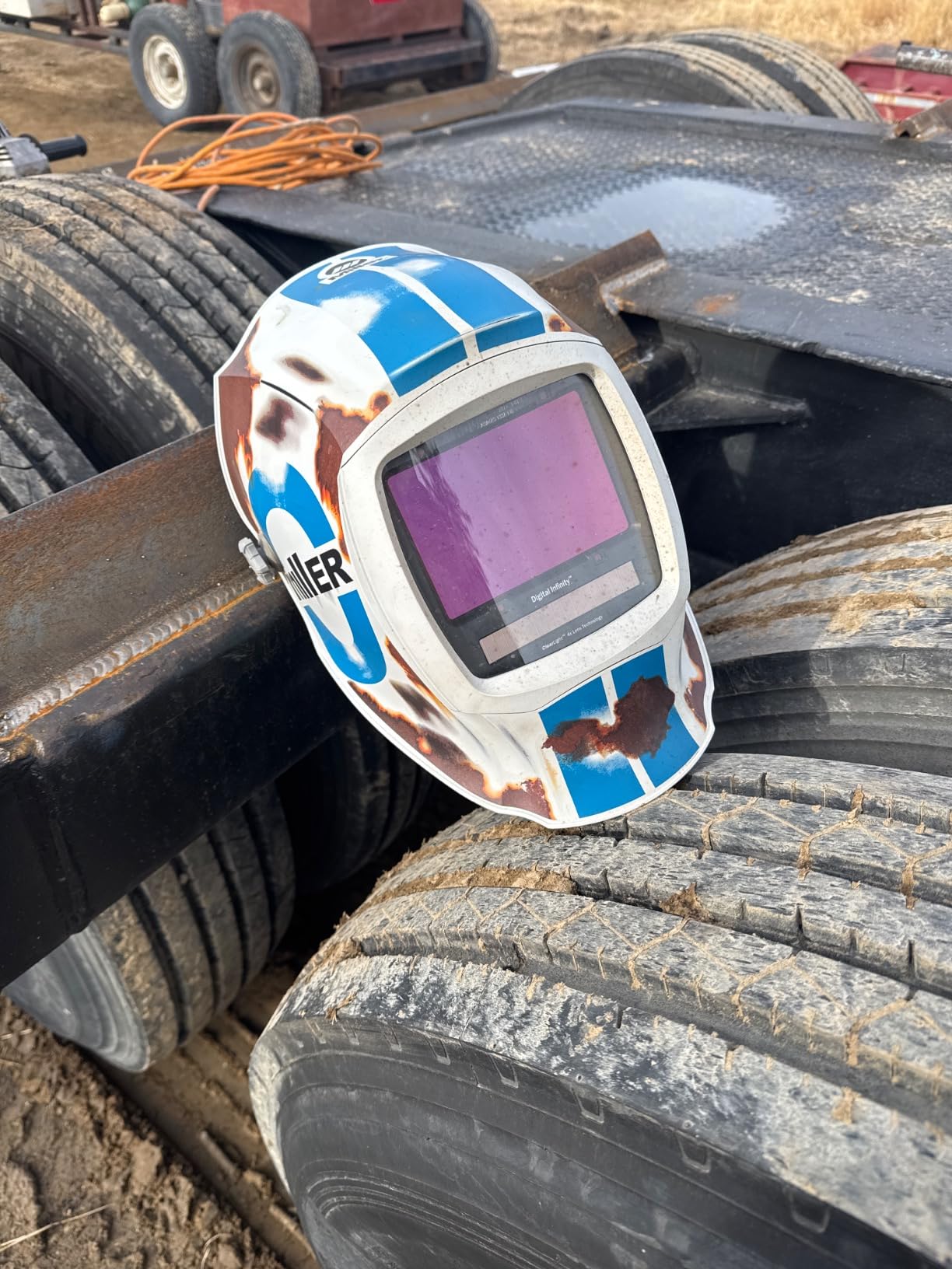 Miller Digital Infinity™, ClearLight 4X - Auto Darkening Welding Helmet for Men with Light State and 4 Arc Sensors - Lightweight Welding Hood customer photo 1