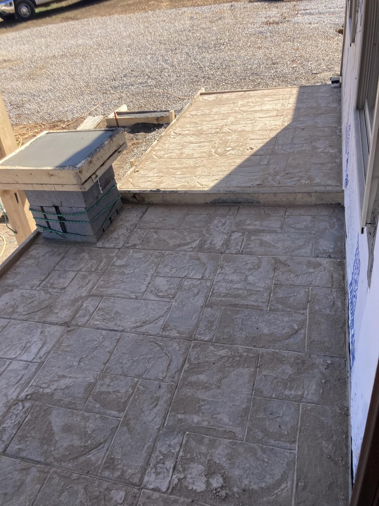 VEVOR Concrete Stamps Mat, 24 x 24 in, 7 PCS Concrete Texturing Skin Polyurethane Stamp Stone Tile Texture Mat, Slate floor Imprint Seamless Stamp customer photo 1
