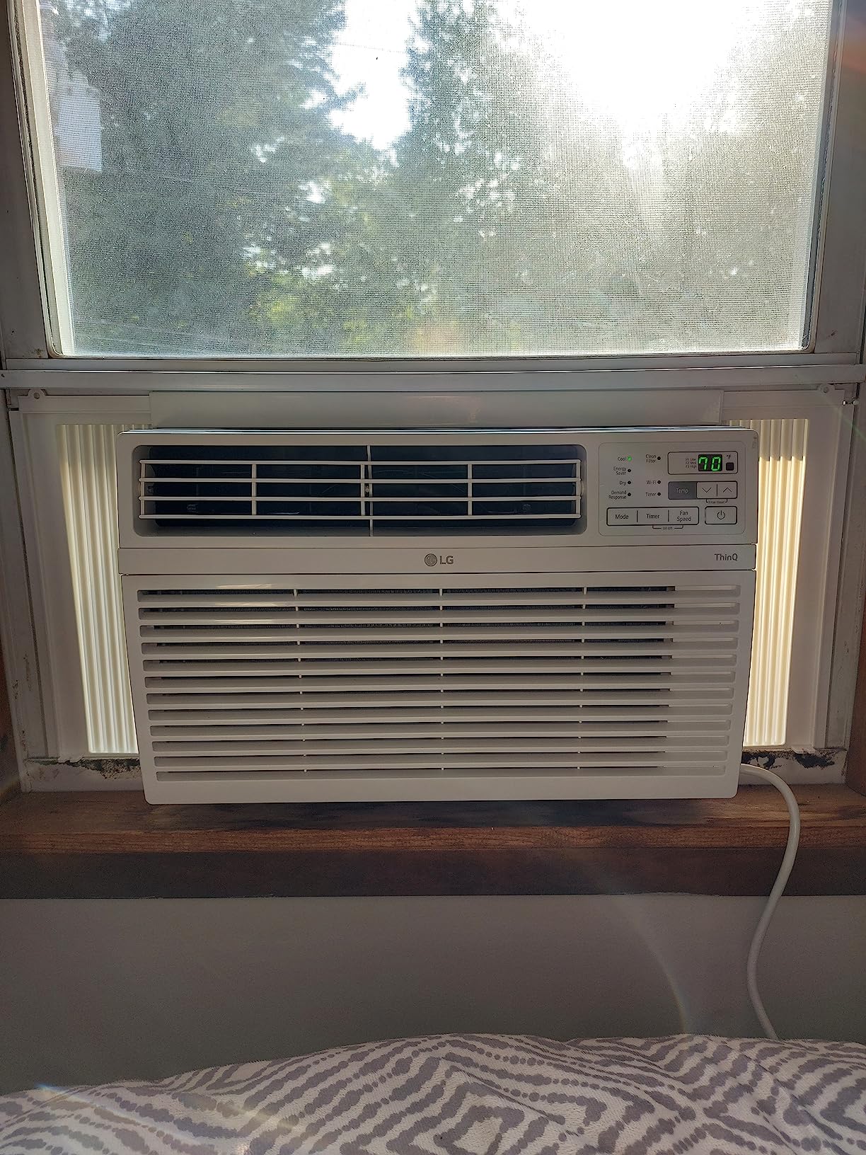 LG 8,000 BTU Smart Window Air Conditioner with Dehumidifier, 115V, Window AC for Medium Rooms up to 350 Sq. Ft., Window Unit AC with Remote Control, 3 Speeds, Auto-Restart, 24-Hour Timer, White customer photo 2