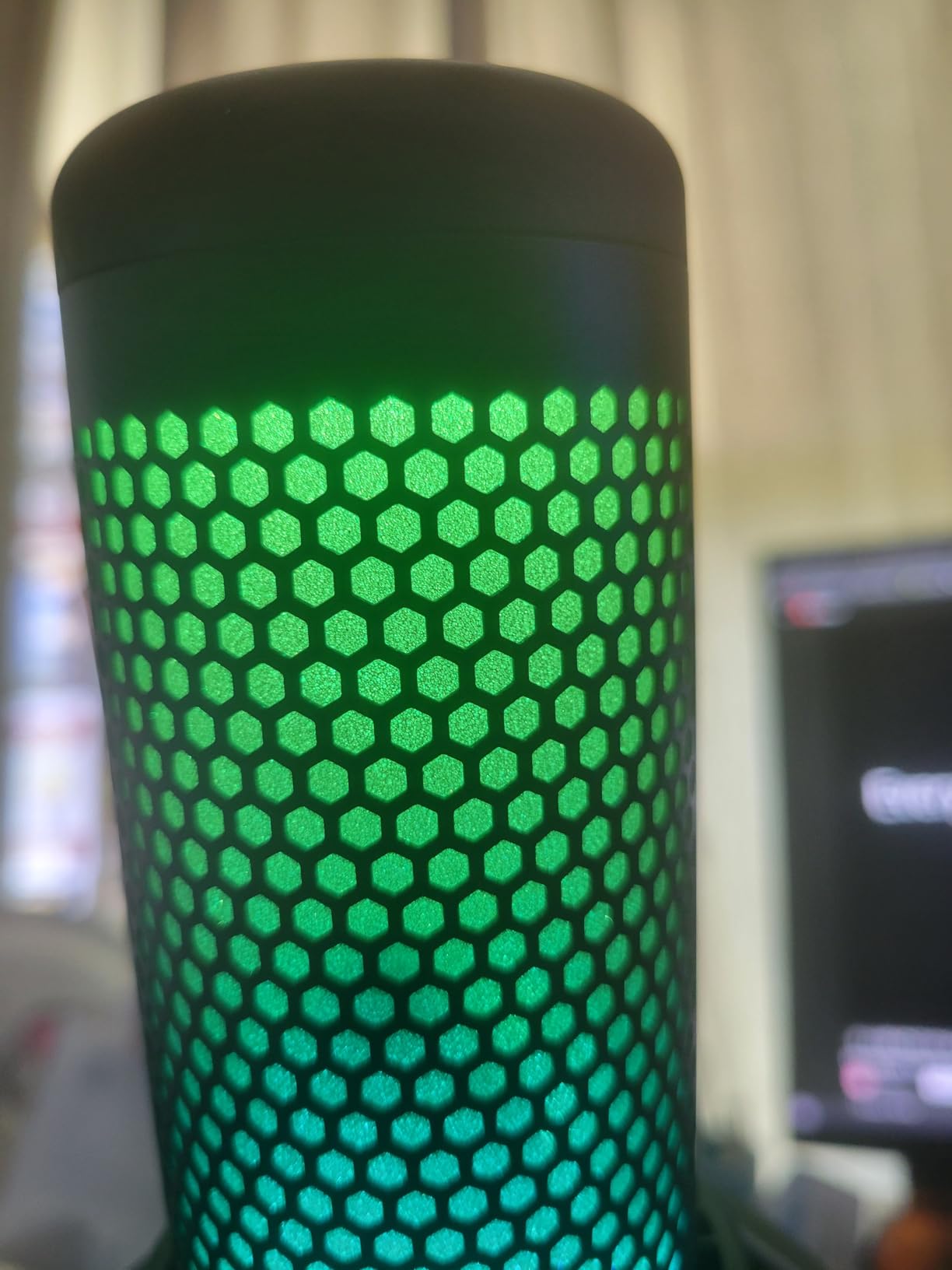 HyperX QuadCast 2 S - USB Microphone, with RGB Lighting, Streaming and Podcasting, with On-Board Controls, LED Lighting, Removable Shock Mount, PC, Mac, USB-C - Black customer photo 1
