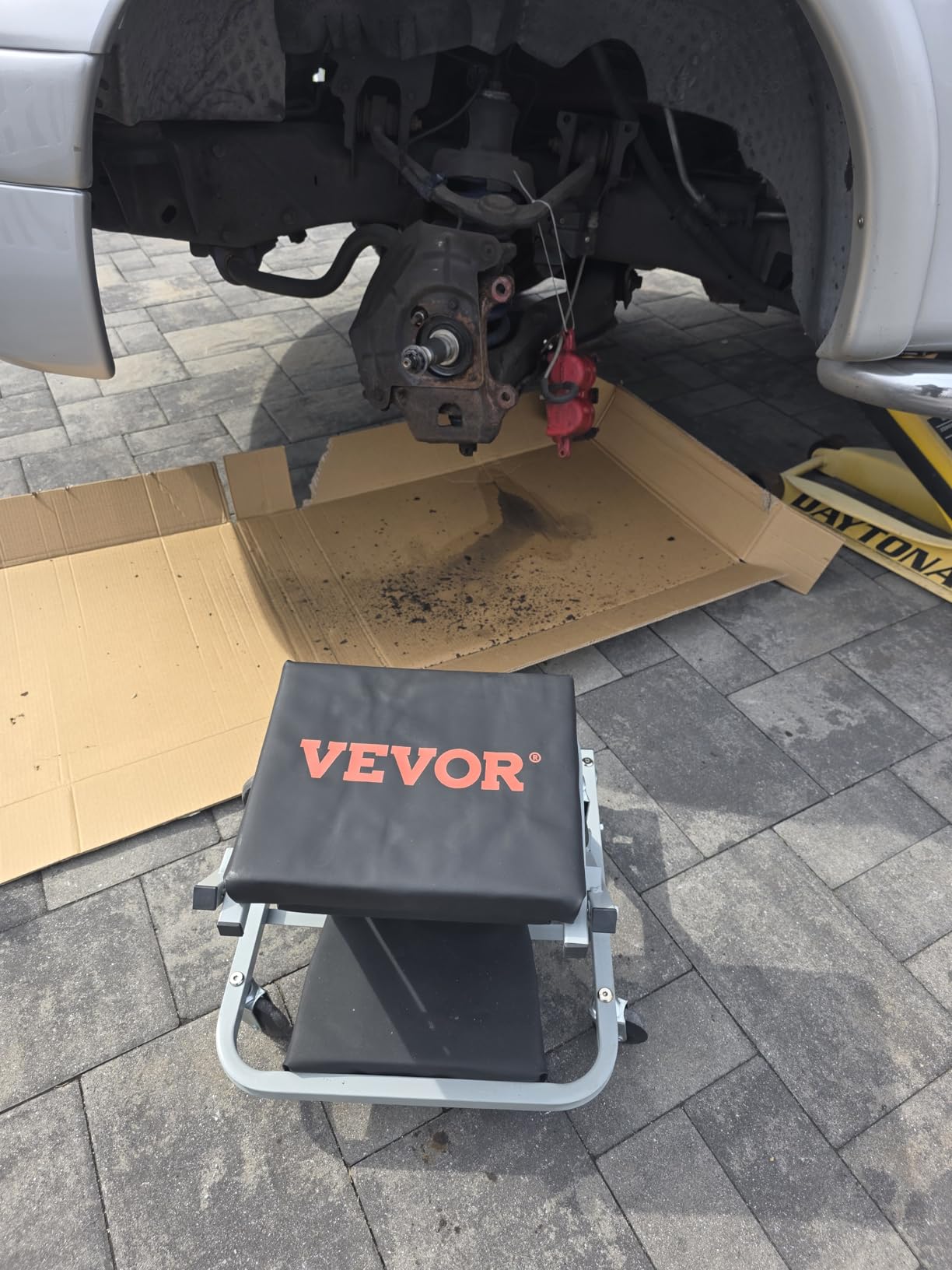 VEVOR Foldable Z Garage Creeper, 40 in, 450 lbs Load Capacity Rolling Folding Mechanic Creeper Stool, with 6 Universal Wheels Padded Seat Steel Frame, Lay Down or Sit Chair for Garage Shop or Home customer photo 1