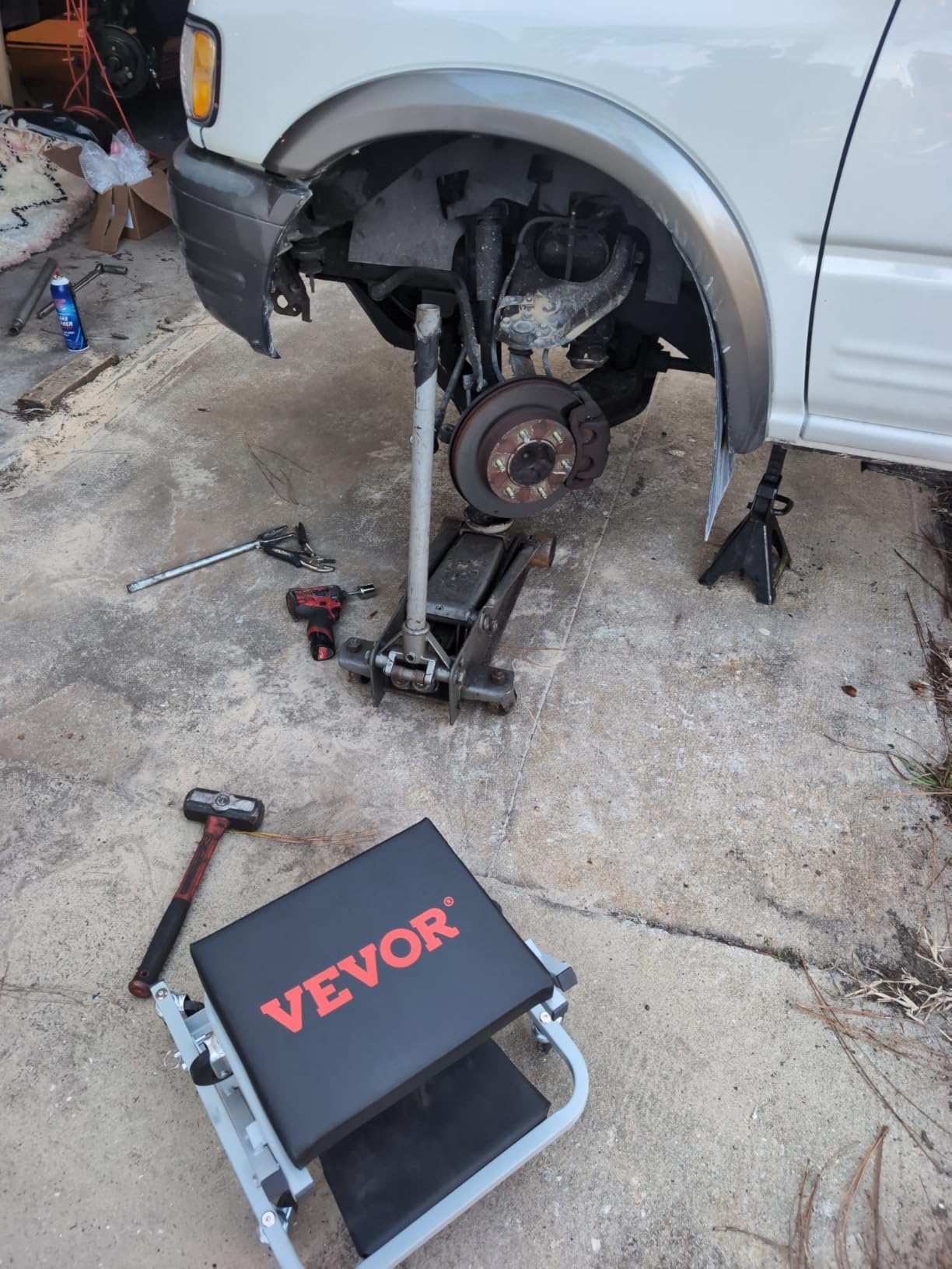 VEVOR Foldable Z Garage Creeper, 40 in, 450 lbs Load Capacity Rolling Folding Mechanic Creeper Stool, with 6 Universal Wheels Padded Seat Steel Frame, Lay Down or Sit Chair for Garage Shop or Home customer photo 2