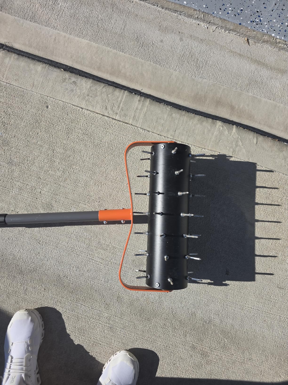 Walensee Rolling Lawn Aerator, Heavy Duty Manual Aerator Tool with 42 Spikes, Lawn Spike Aerator Roller with 71 Adjustable Handle, Soil Penetrator Push Lawn Aeration for Garden Yard Patio customer photo 2