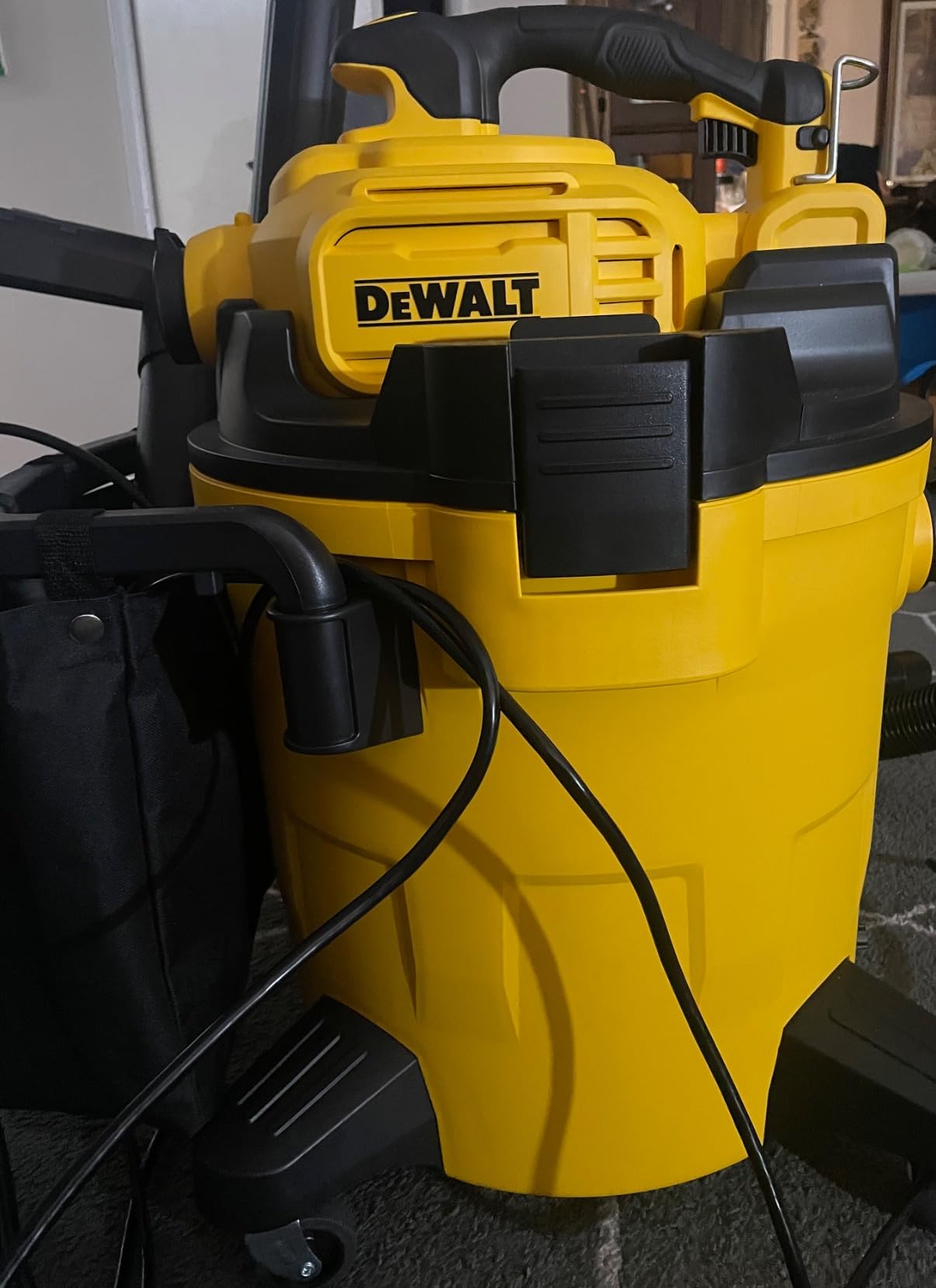 DEWALT Shop Vacuum Wet and Dry Vac with Detachable Leaf Blower, 3 in 1 Heavy Duty Wet Dry Vacuum Cleaner 12 Gal for Home, Garage, Car, Workshop, Jobsite, Lawn Care, Yard, Patio, 5.5 Peak HP, DXV212P customer photo 2