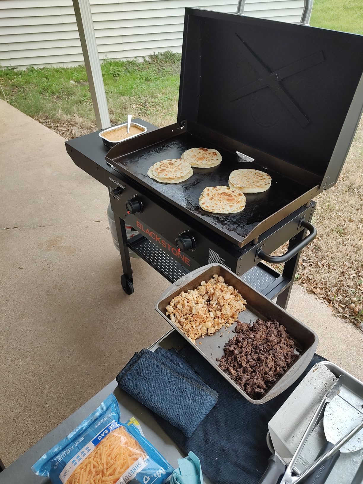 Blackstone 2206 28 Inch Original Omnivore Griddle, 2 Burner Outdoor Flat Top Grill, Propane Portable Gas Grill customer photo 1