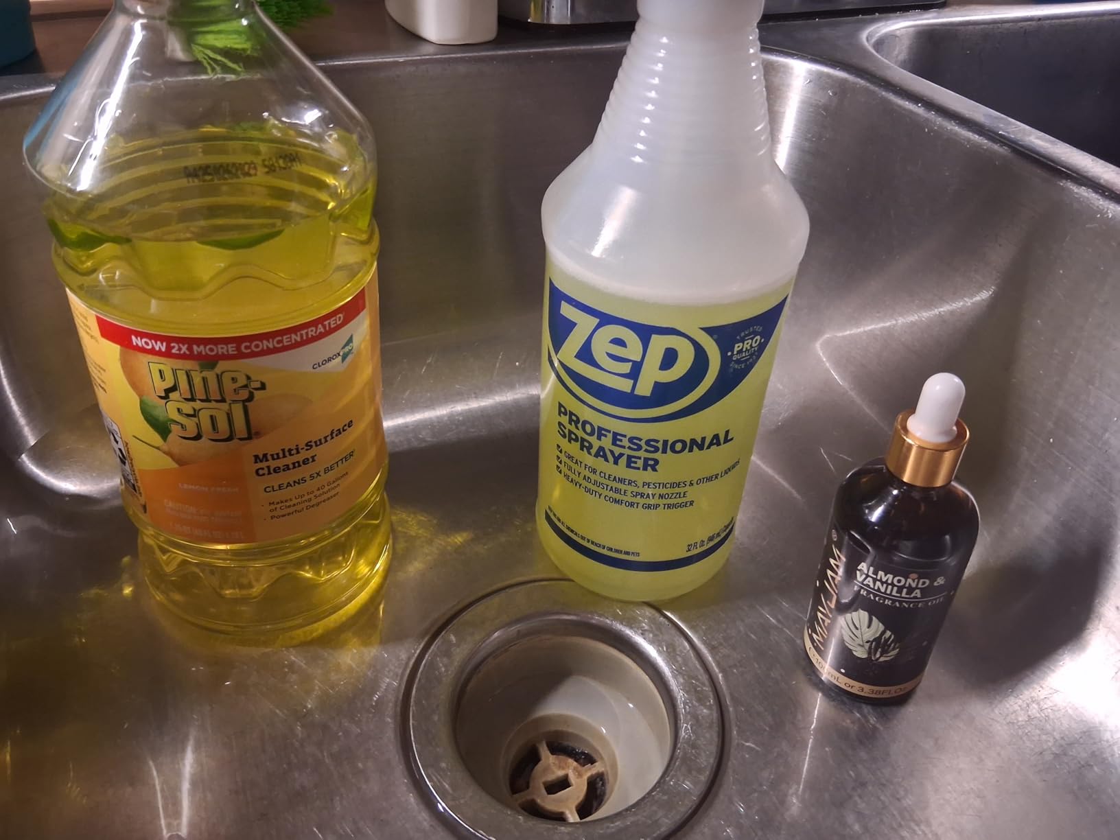 CloroxPro Pine-Sol Multi-Surface Cleaner, All Purpose Cleaner, Lemon Fresh, 40 Fluid Ounces customer photo 1