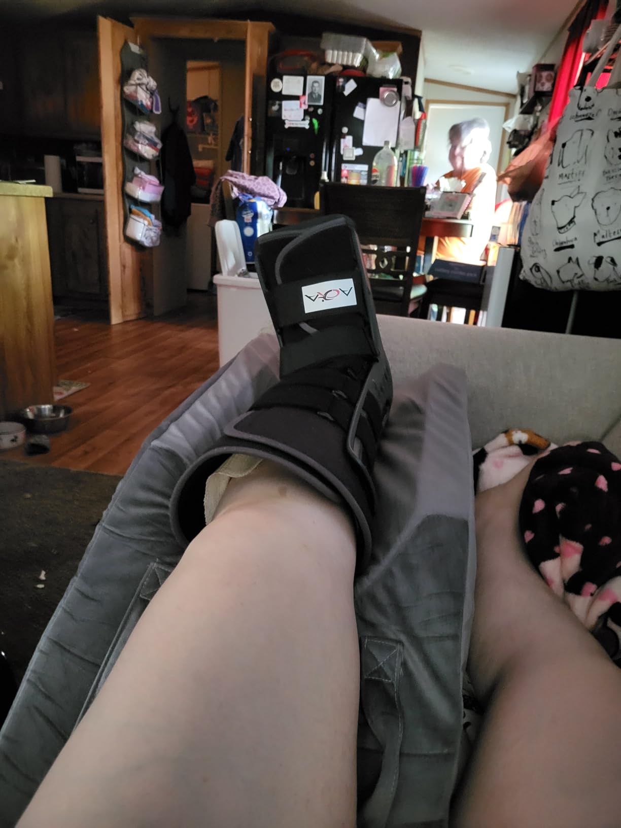 MEGCXIT Leg Pillow Elevation Blood Circulation, Wedge Pillow for Legs Swelling, Knee Pillow Wedge Post Surgery, Leg Elevation Pillows for After Surgery, Memory Foam Foot Leg Elevating Pillow, Grey customer photo 1