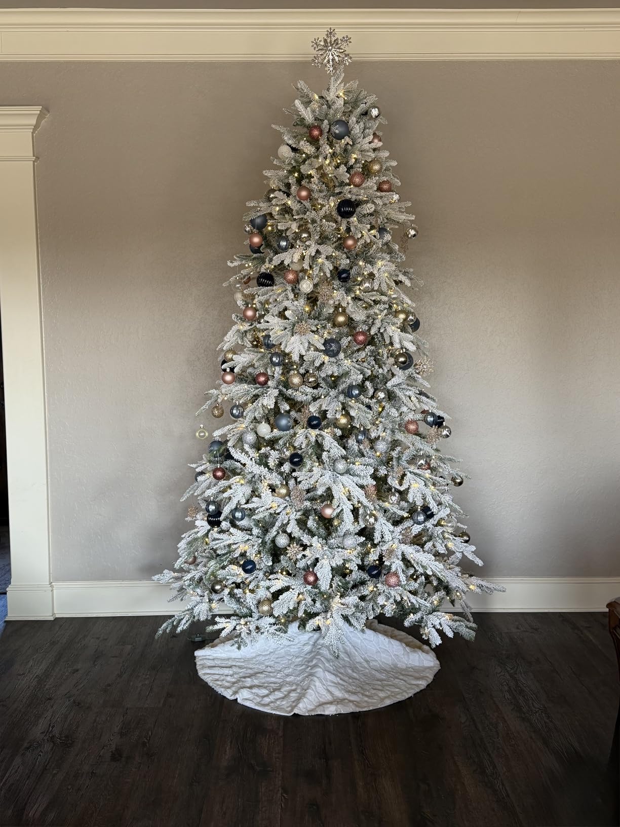 Best Choice Products Full Flocked Aspen Christmas Tree, 9ft Pre-lit Realistic Noble Fir w/ 1,200 Glowing LED Lights, 2-in-1 White & Multicolor customer photo 1