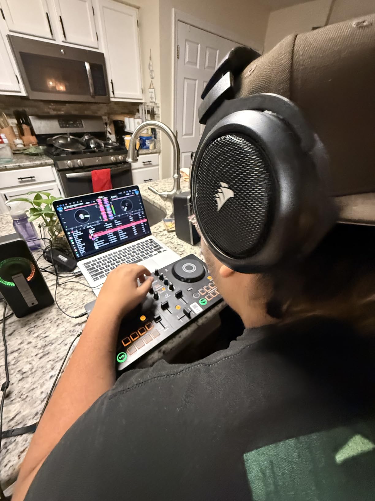 AlphaTheta DDJ-FLX2 Compact 2-Channel DJ Controller - Streaming-Ready, Smart Fader & Smart CFX - Works with rekordbox, djay & Serato DJ Lite - Phone, Tablet & PC/Mac - Free Course Included customer photo 1