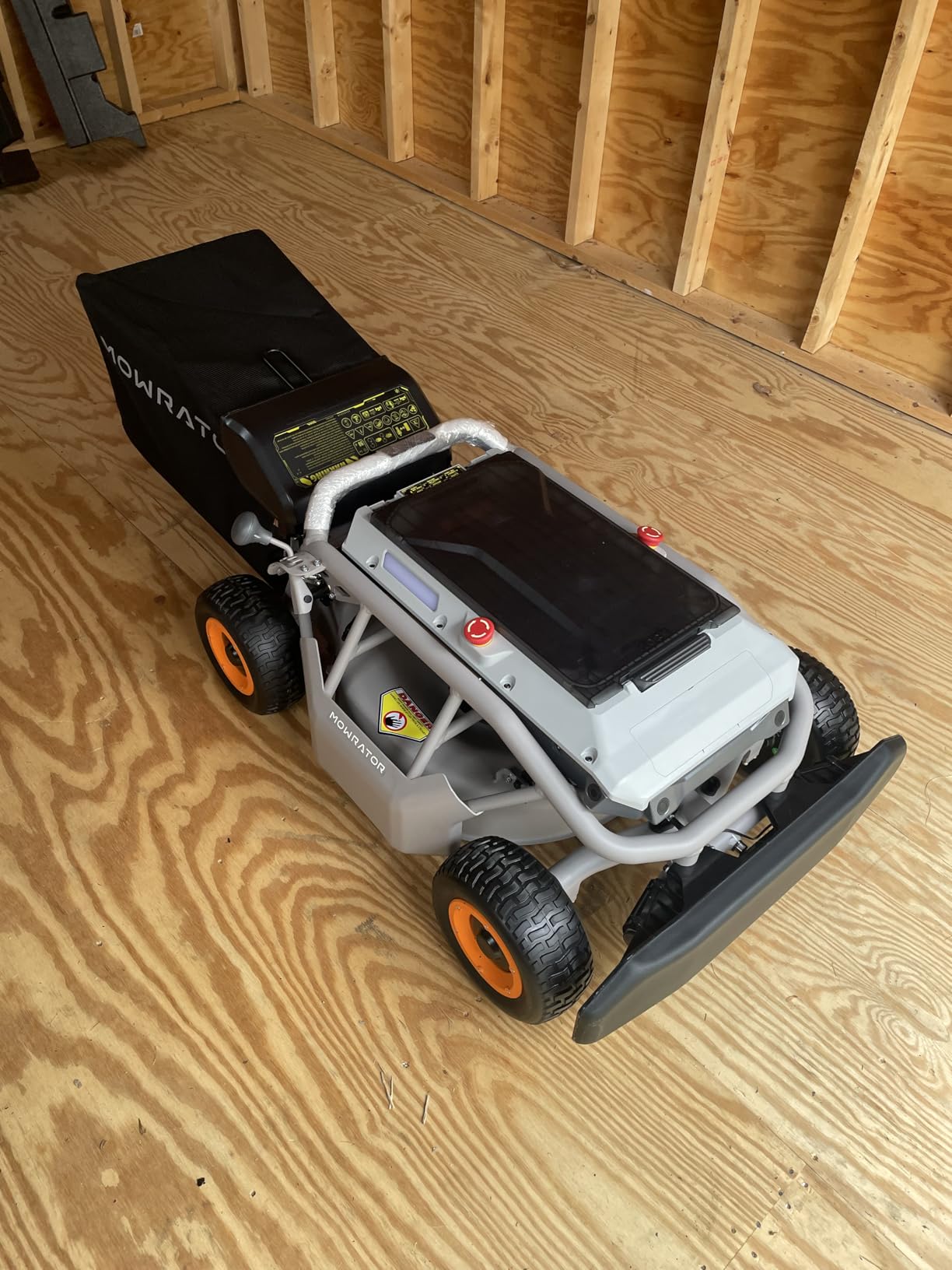 Mowrator S1 4WD 18Ah Remote Control Lawn Mower, All-Season Yard Care, 75% (37 Degree) Slope Climbing, 21