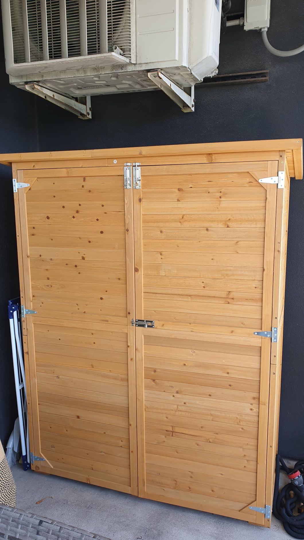 VEVOR Outdoor Storage Shed, Large Wooden Outside Storage Cabinet with Waterproof Roof and Metal Frame, Double Lockable Doors Garden Tool Shed Storage House Cabinet with Shelves, 55.1