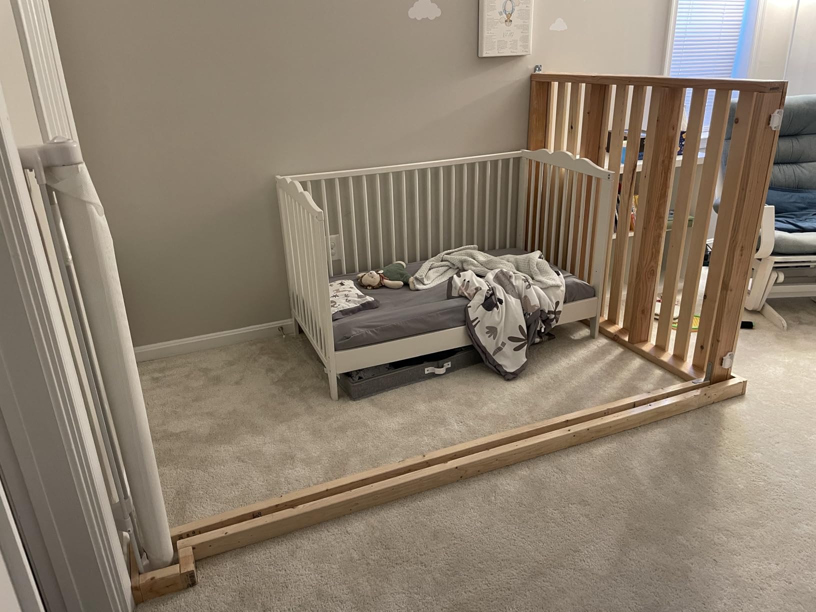 Miumoon One-Hand Operation Retractable Baby Gates, 150 inch Retractable Gate with Reinforced Strip Design to Prevent Crawling Through, 12 FT Extra Wide Retractable Dog Gate for Indoor/Outdoor customer photo 1