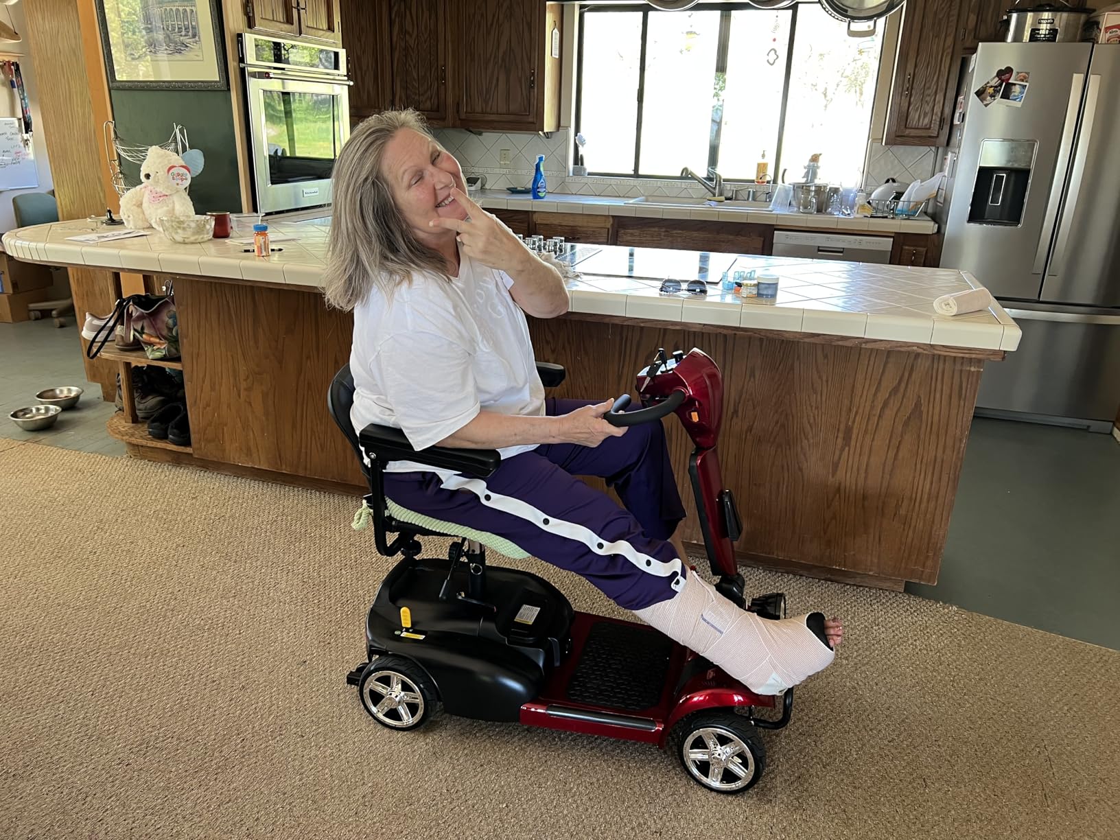 20 Miles 4 Wheels Mobility Scooter for Seniors/Adults Up to 300LBS,350W Electric Wheelchair Detachable Lithium Battery,Dual Baskets,Rotating Seat,with Taillight, USB Charging, Red 18AH customer photo 2