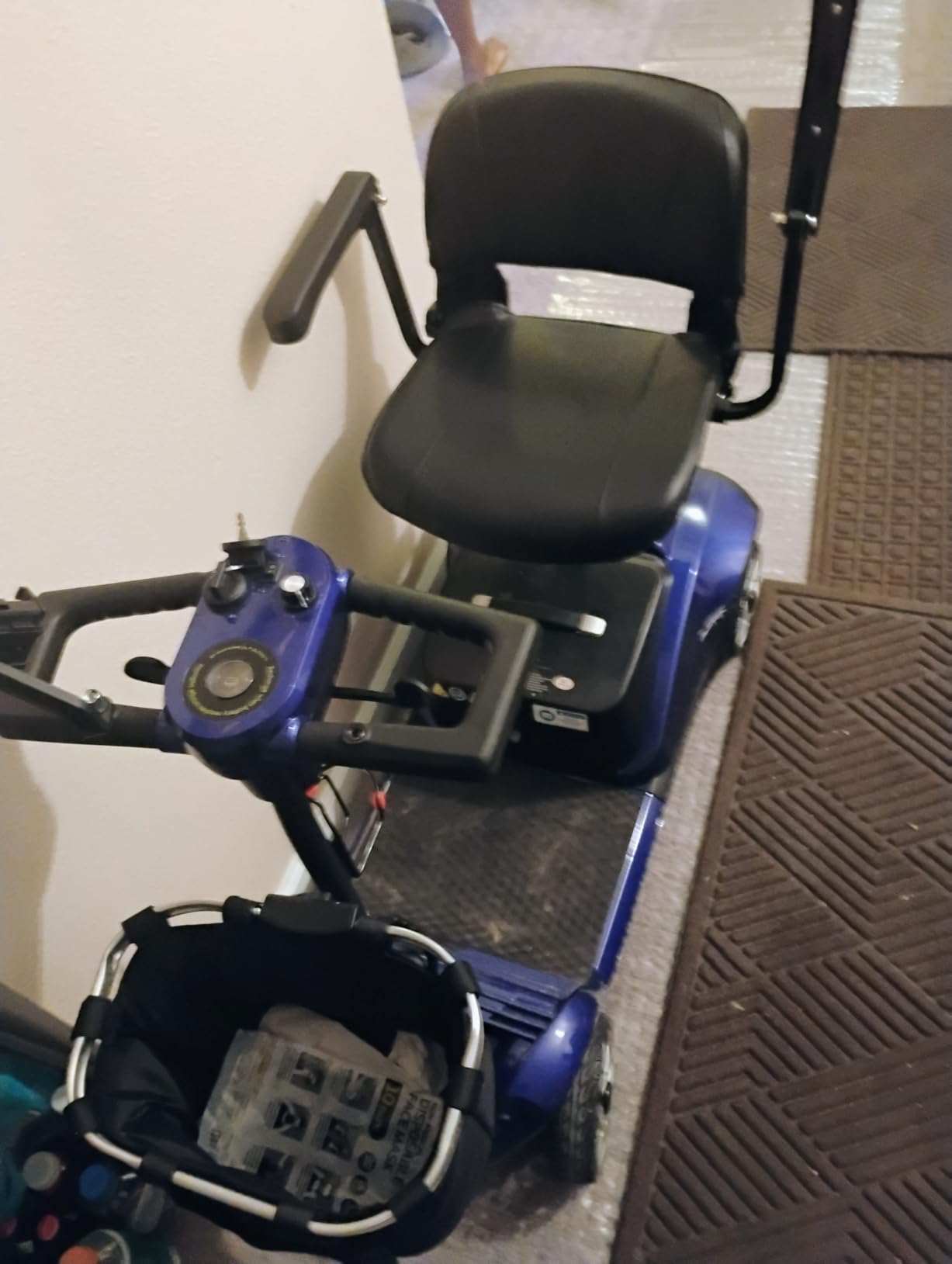 4-Wheel Mobility Scooter with Suspension&Phone Holder,350W Mobility Scooters for Seniors/Adults with Detachable Lithium Battery,330LBS Capacity 18Miles Electric Wheelchair,Front&Rear Basket customer photo 1