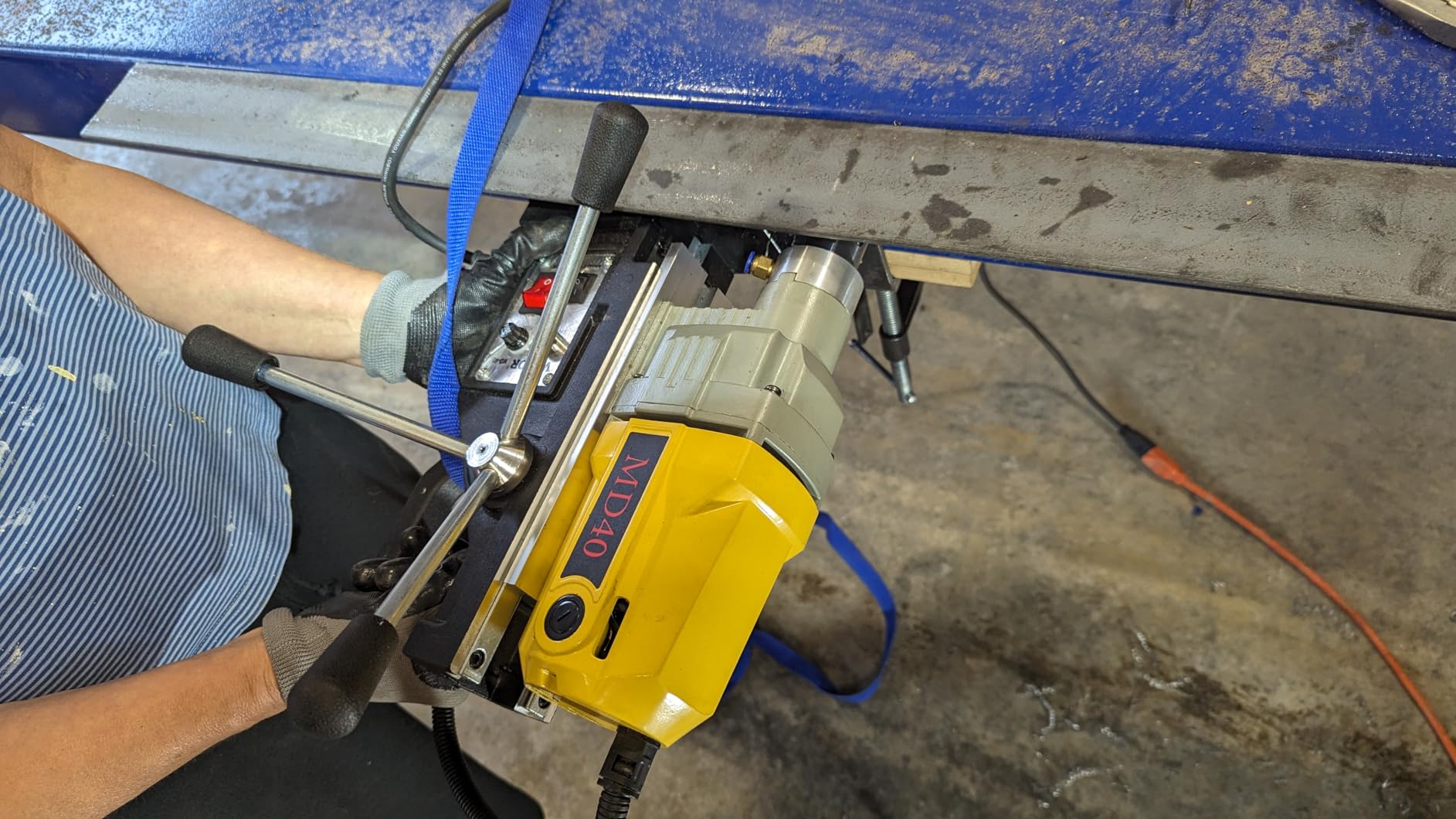 VEVOR Magnetic Drill, 1400W Motor 1.6 in Boring Diameter, 2810 lbf Portable Electric Mag Drill Press, 800 RPM No-Load Speed, Drilling Machine for Metal Surface, Industrial and Home Improvement customer photo 2