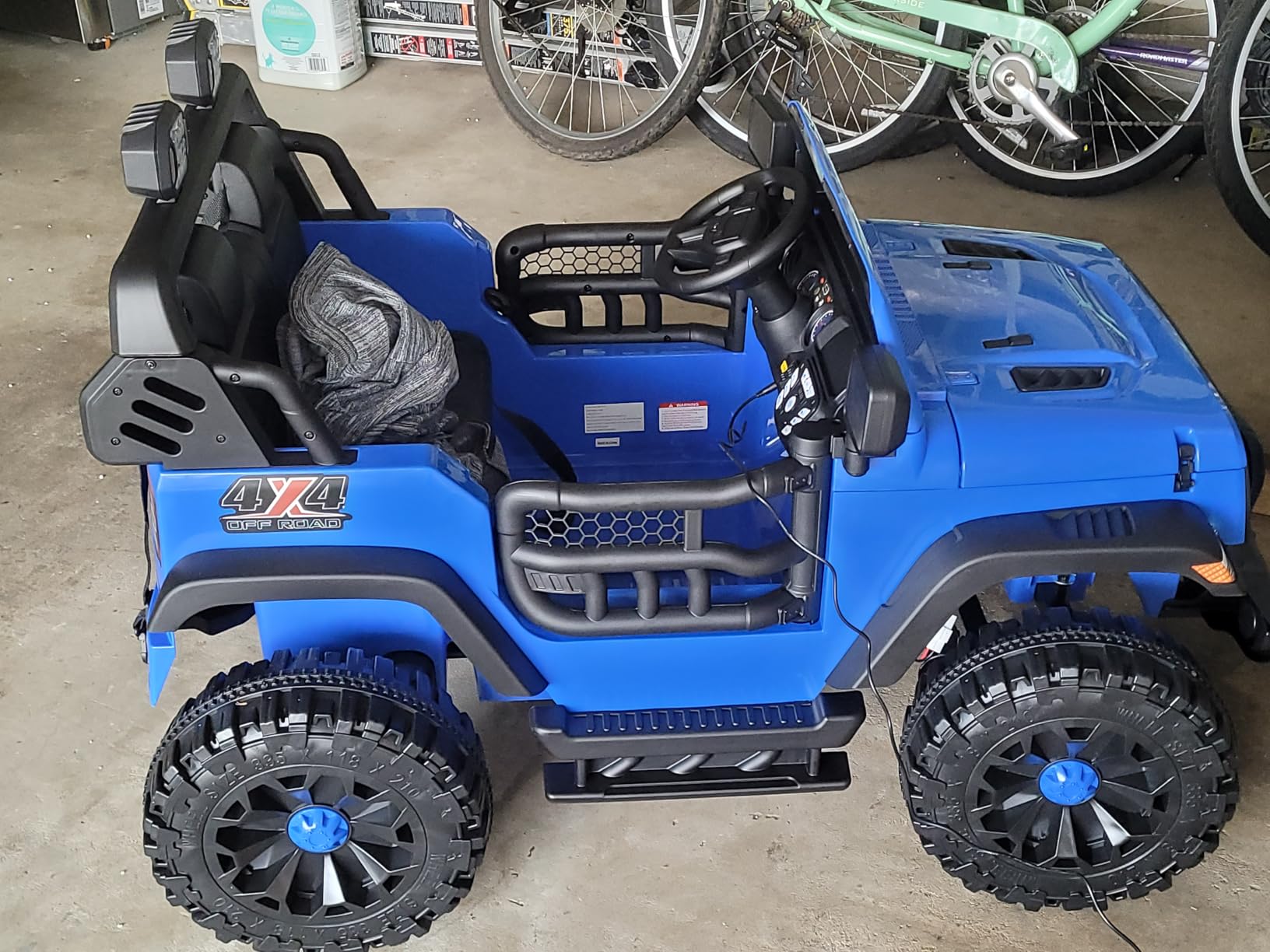 Outfunny 2 Seater Ride on Car Toy, 24V 4WD Electric Car for Kids 4-8 with Remote Control, 4x200W Motors, Capacity 150 lb - Blue customer photo 2