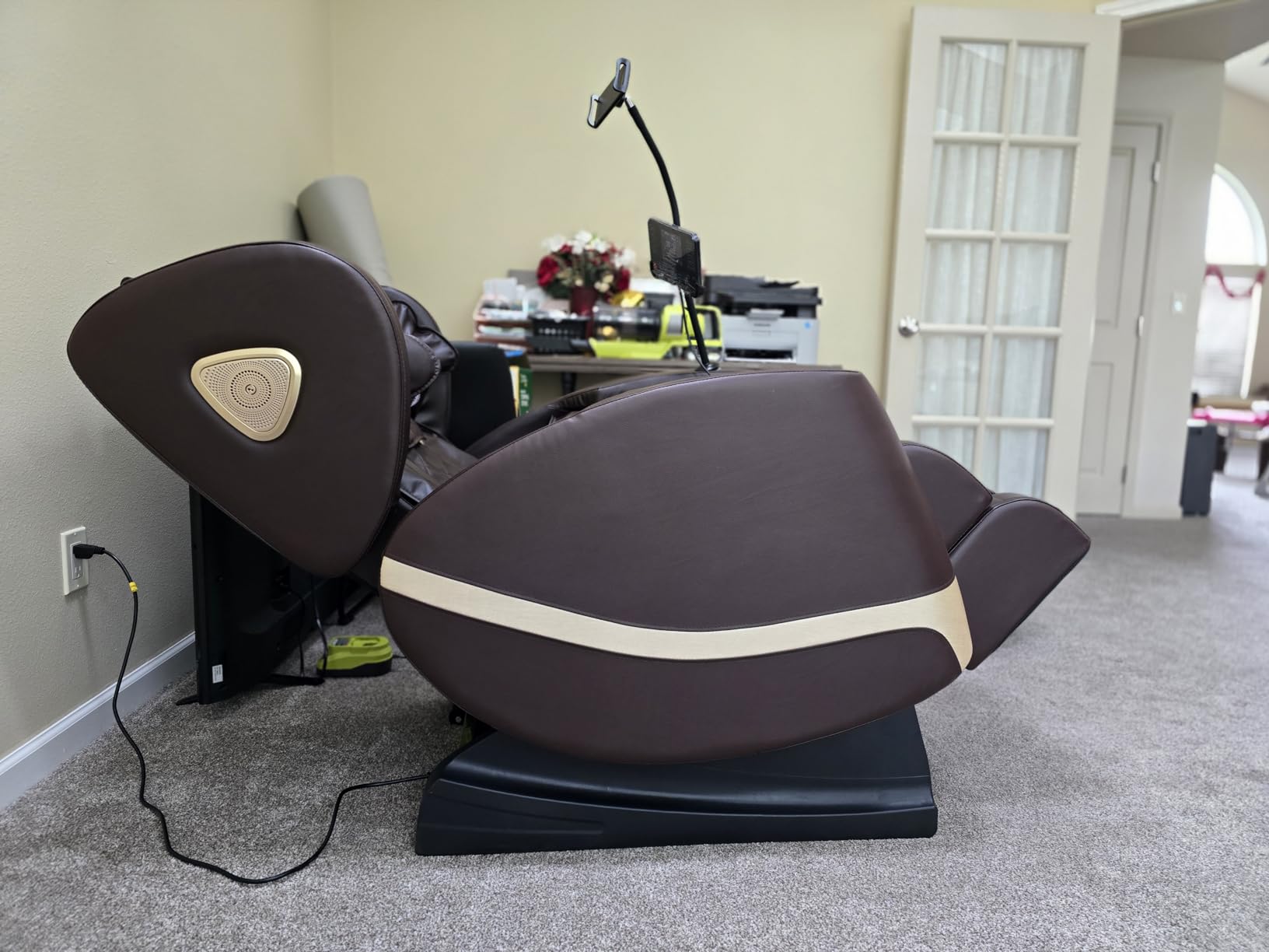 FURNIMAT 2026 Massage Chair Full Body, Zero Gravity Massage Chair with 10 Fix Rollers, Airbags, Heating, Foot Massage, Auto Modes, Bluetooth Speaker, Smart Screen Controller (Light Gray) customer photo 2