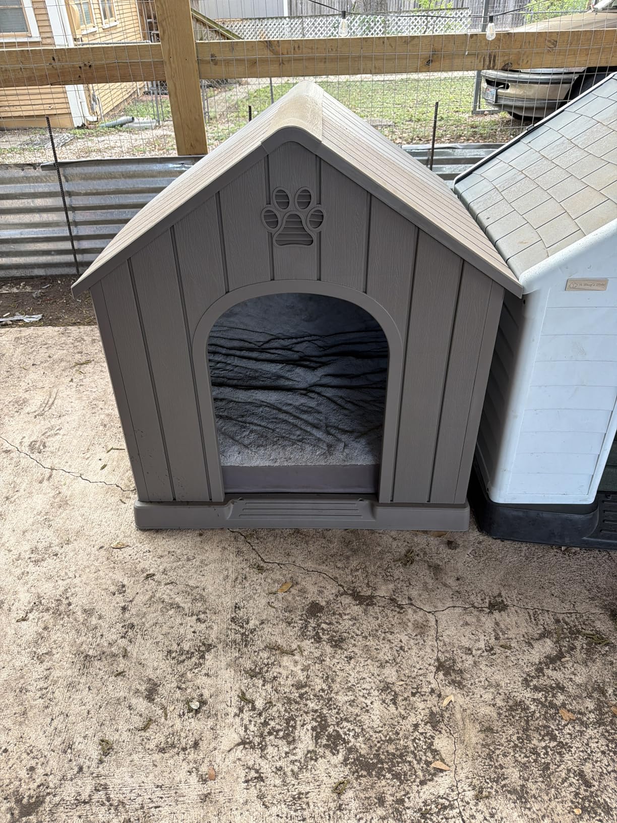 Fancyango Large Dog House Outdoor Indoor for Medium Large Dogs, Sturdy Plastic Waterproof Doghouse with Air Vents and Elevated Floor, Easy Clean and Assemble customer photo 2