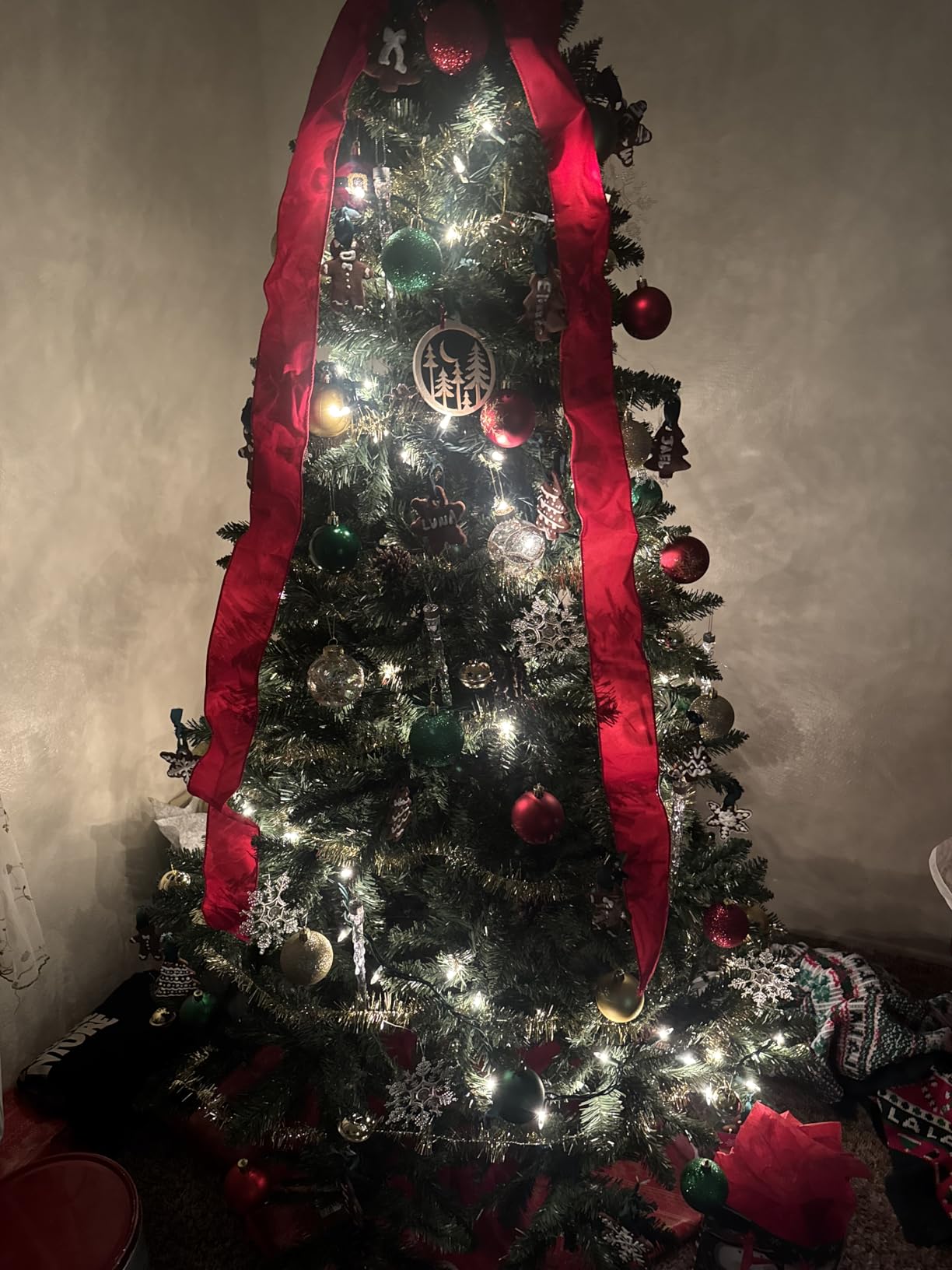 Decoway 6FT Artificial Christmas Tree: Unlit Green Xmas Pine with Pinecones and Metal Stand for Indoor - Holiday Decoration for Porch Living Room Easy Assembly customer photo 1