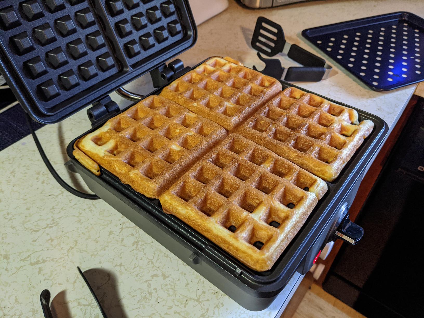 Cuisinart Belgian Waffle Maker with Pancake, Nonstick Plates, 6 Browning Levels, Ready Indicator Lights, Temperature Control, Deep Waffle Pockets, Brushed Stainless, WAF-300NAS customer photo 2