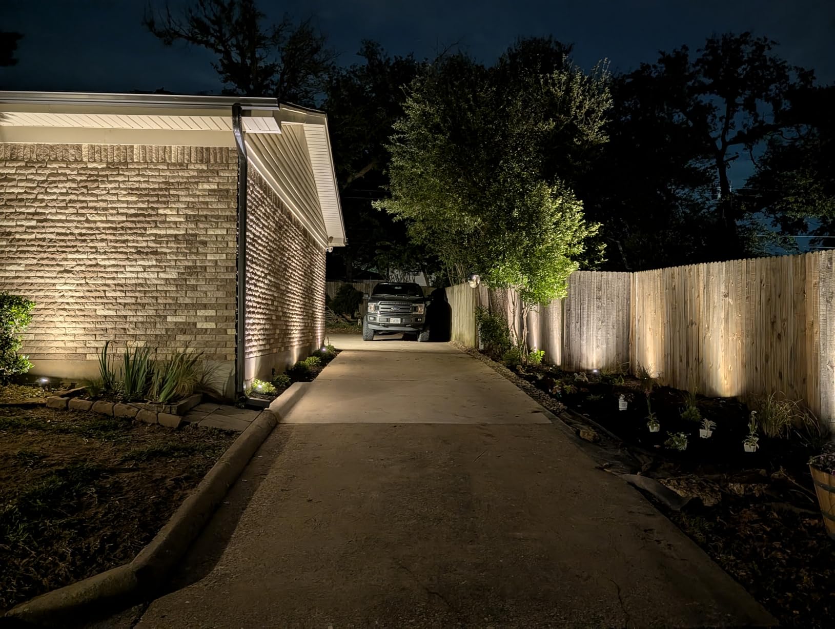 ZZXX All-in-One Low Voltage Landscape Lighting Kit, 4-Pack LED Landscape Lights with Transformer 32FT Wire and Connectors, 2700K Waterproof Landscape Spot Lights for Garden Yard House Tree customer photo 1