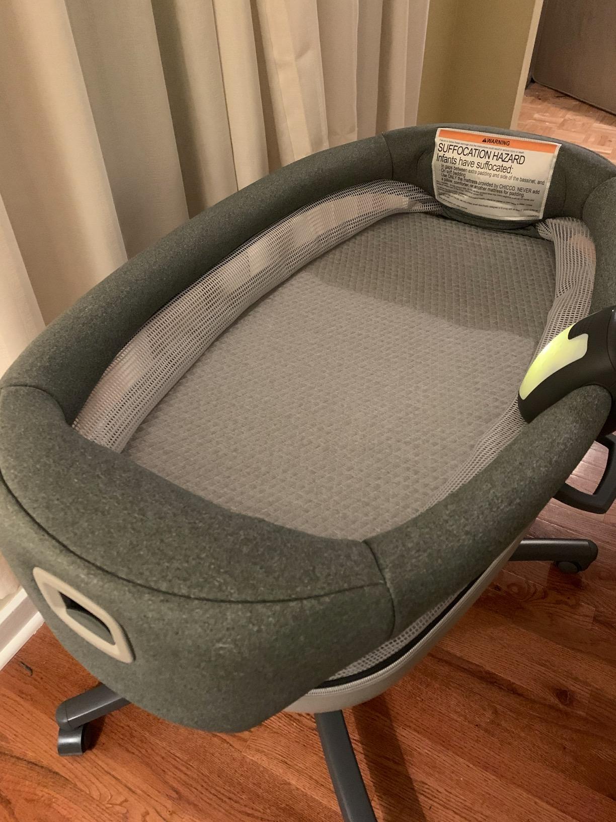 Chicco Close to You 3-in-1 Bassinet, Bedside Sleeper and Changing Table with Storage Organizer, Adjustable Height customer photo 1