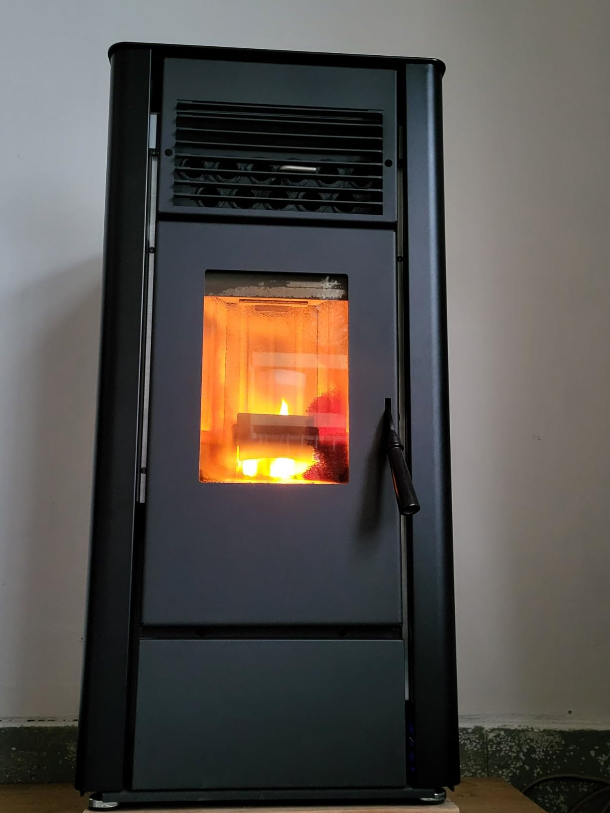 Freedom Stoves Freestanding Independence PS21 Pellet Stove with Battery Backup, Wi-Fi Capability, and Removable Legs - Heats up to 1800 sq ft. (Sandstone Grey) customer photo 2