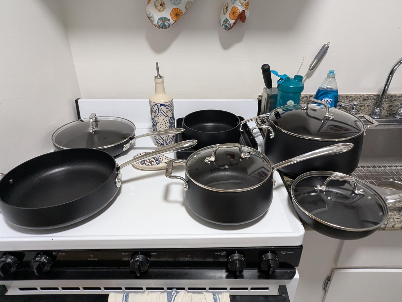 All-Clad HA1 Expert Hard Anodized Nonstick Cookware Set (10 Piece) Pots, Frying Pans, Dishwasher-Safe, Oven-Safe Up to 500F Compatible with All Stovetops (Gas, Electric & Induction) - Black customer photo 1