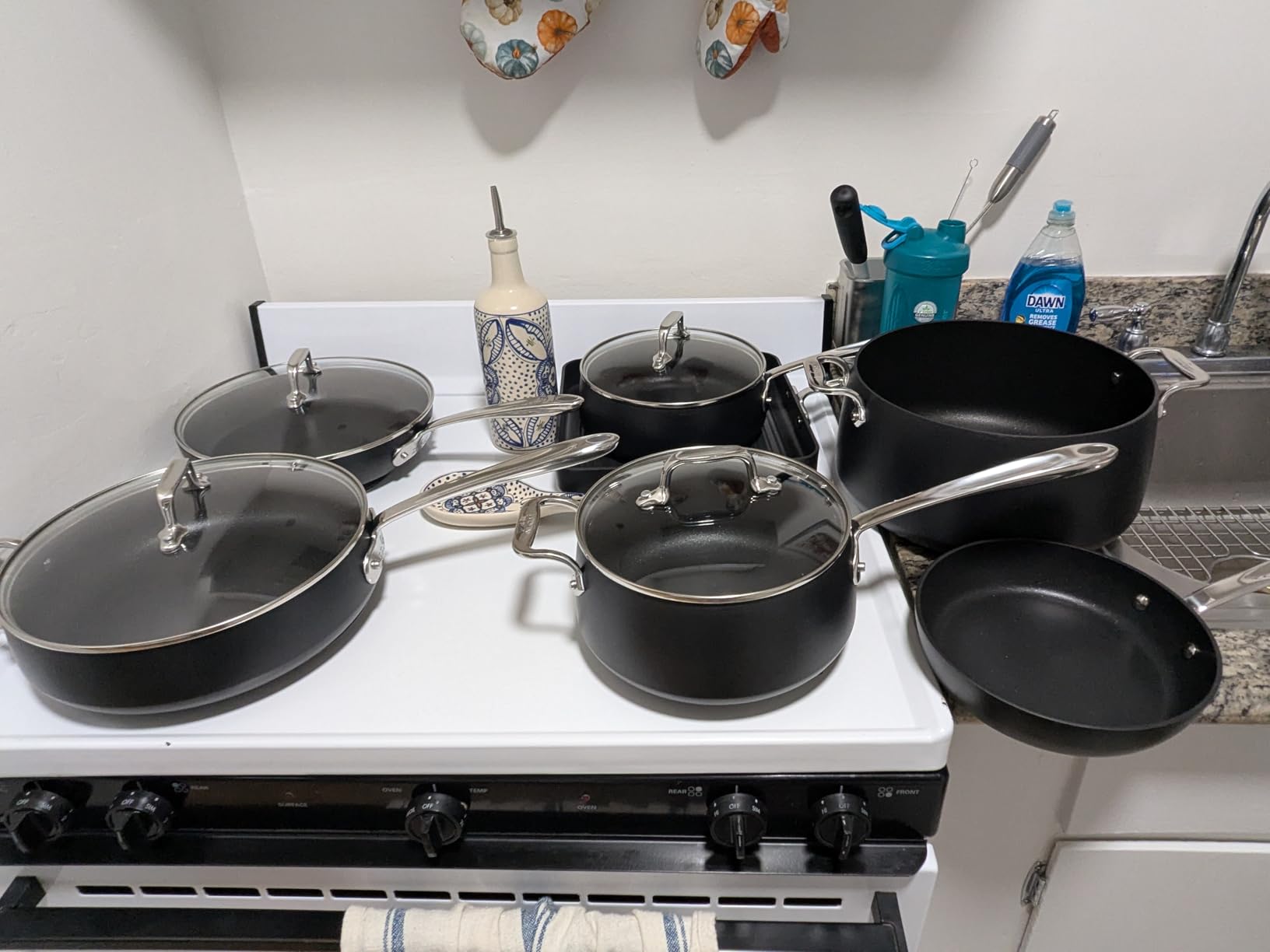 All-Clad HA1 Expert Hard Anodized Nonstick Cookware Set (10 Piece) Pots, Frying Pans, Dishwasher-Safe, Oven-Safe Up to 500F Compatible with All Stovetops (Gas, Electric & Induction) - Black customer photo 2