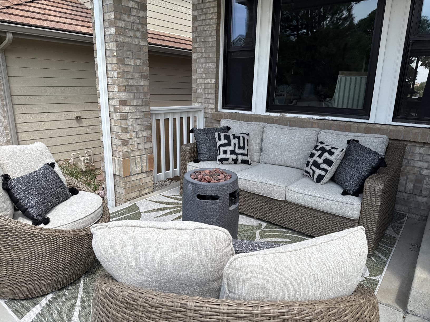 Signature Design by Ashley Beachcroft Curved Modern 3-Piece Outdoor Sectional with Cushion and 6 Throw Pillows, Light Gray customer photo 2