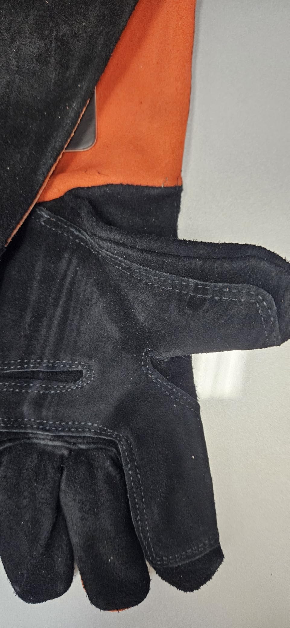KLEIN TOOLS MIG Welding Gloves, Split Cowhide Leather, Flame-Resistant Fleece Liner, Reinforced Palm, Thumb, and Index Finger customer photo 1