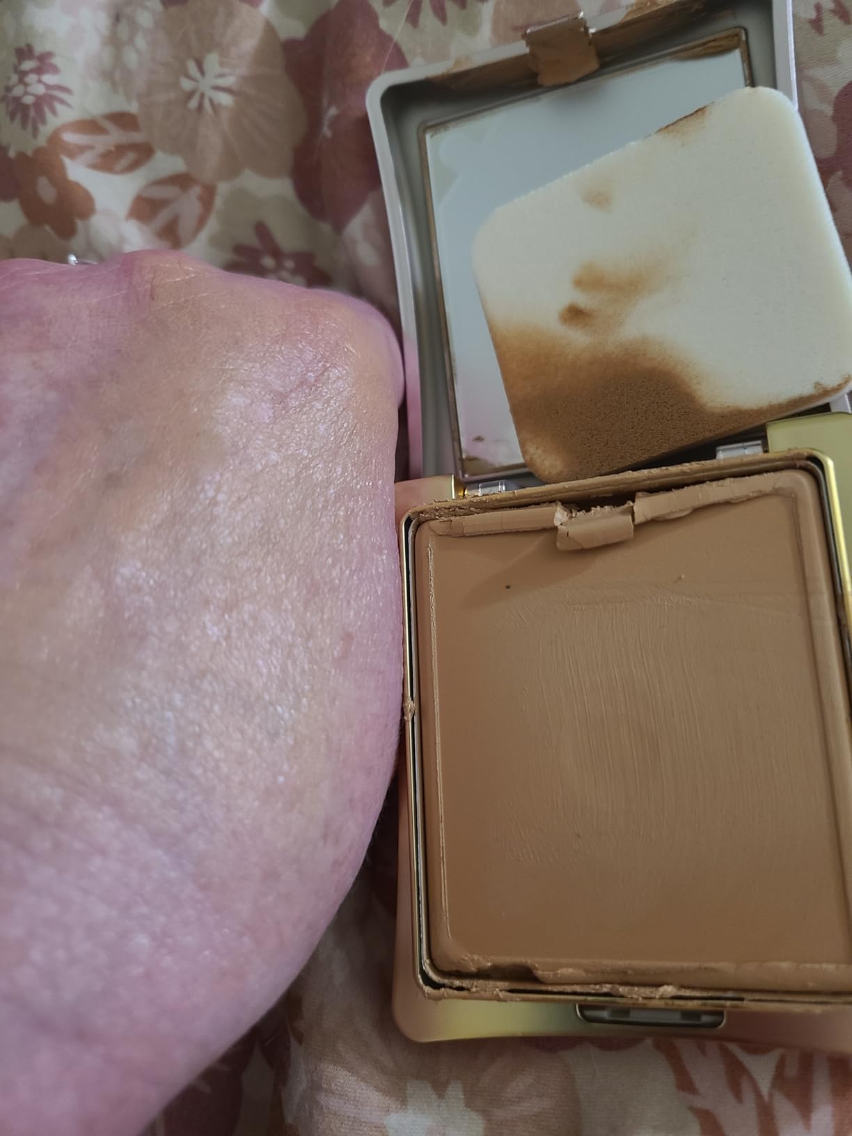 Elizabeth Arden Flawless Finish Sponge-On Cream Foundation Makeup, Medium-to-Full Coverage, Includes Compact & Applicator customer photo 2