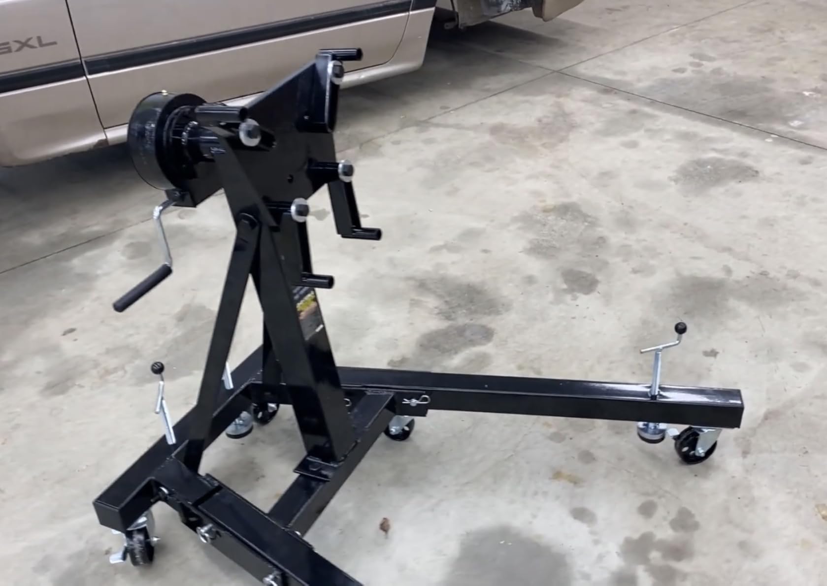 Heavy Duty Foldable Engine Stand 2000LBS Capacity, 360 Degree Rotating Head and Adjustable Arms for Auto Repair, Vehicle Maintenance, 6-Universal Casters, Black customer photo 1