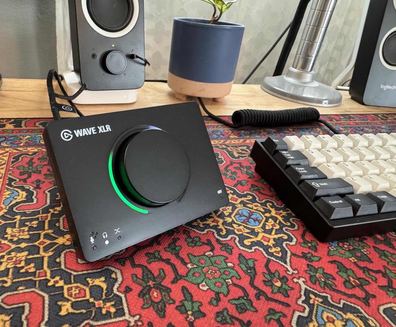Elgato Wave XLR MK.2 - USB Audio Interface and DSP Mixer for XLR Microphones, 80dB Gain, Onboard Effects, LED Feedback, Touch Mute, Works with Stream Deck, PC & Mac customer photo 1