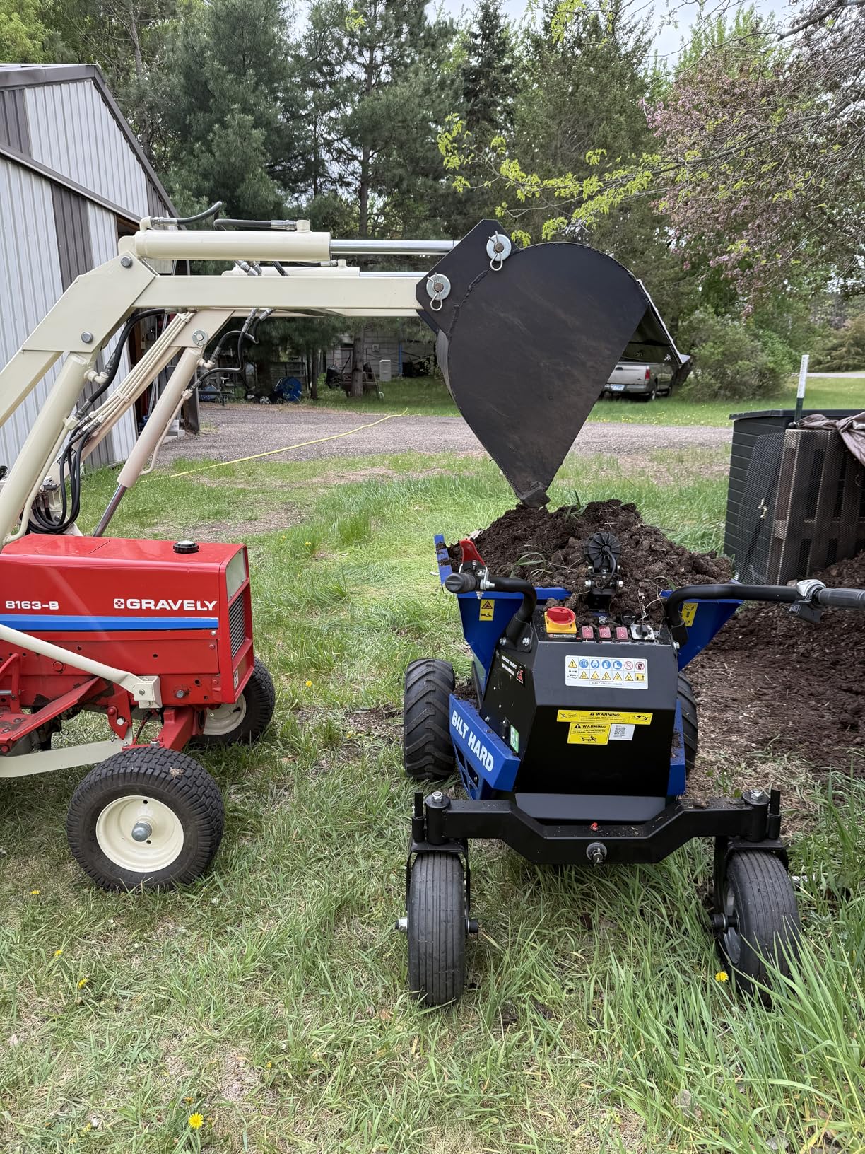 BILT HARD 1100 LBS Electric Mini Dumper Battery Powered (48V 32Ah) with Hydraulic Tipping, Wheelbarrow Dump Cart Electric with 1000W Brushless DC Motor for Construction & Job Sites customer photo 1