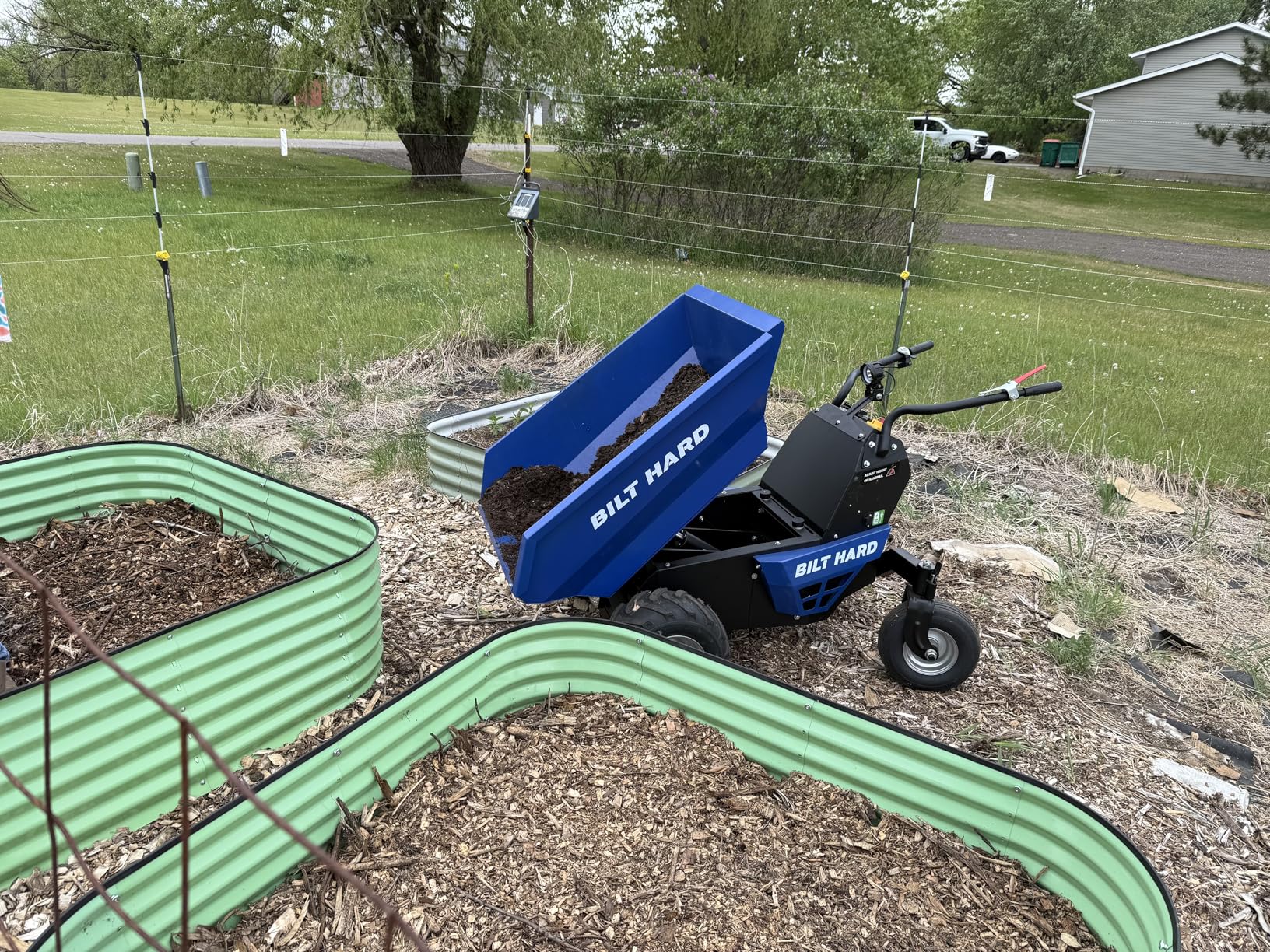 BILT HARD 1100 LBS Electric Mini Dumper Battery Powered (48V 32Ah) with Hydraulic Tipping, Wheelbarrow Dump Cart Electric with 1000W Brushless DC Motor for Construction & Job Sites customer photo 2