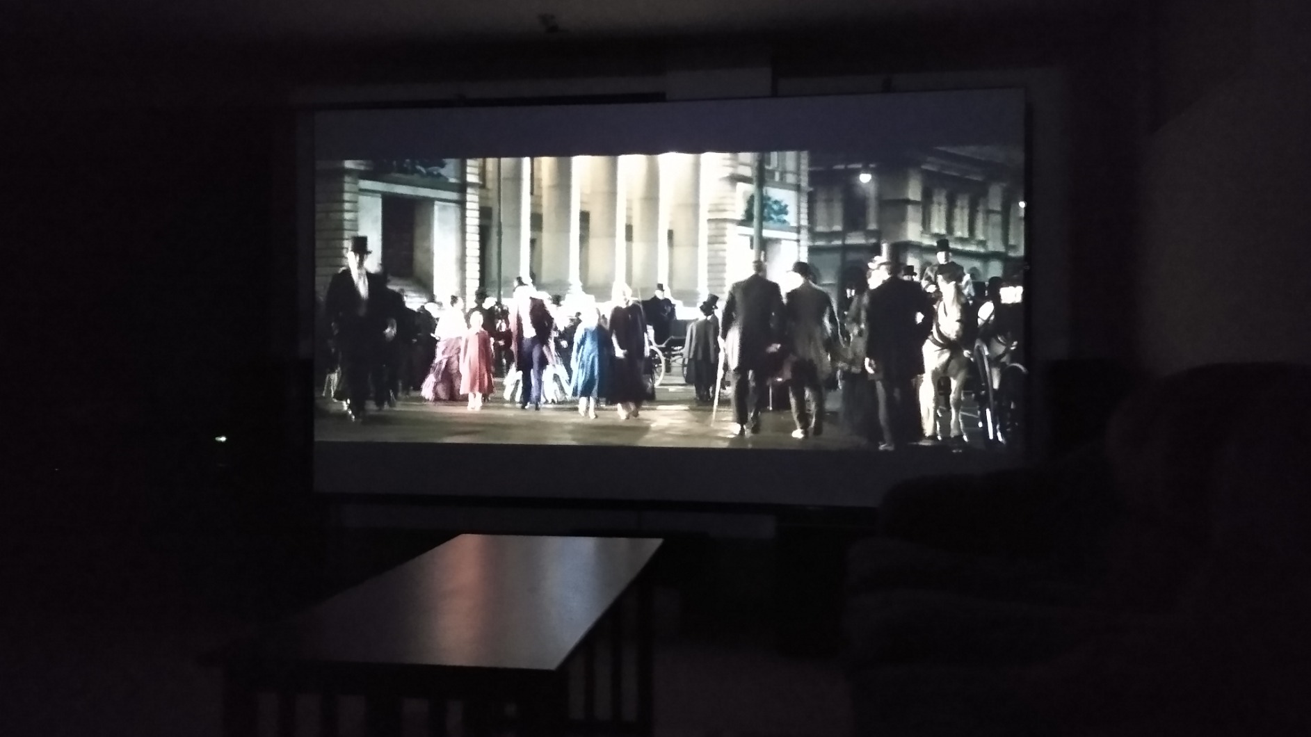Elite Screens Aeon 115