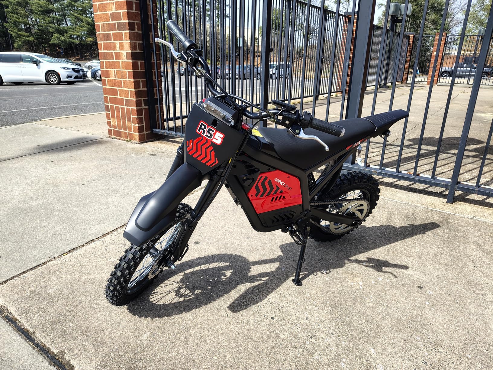 Windone RS5 Electric Dirt Bike for Teens & Adults (13+), Up to 37 MPH, 45 Miles Range, 2200W Peak Motor, 14