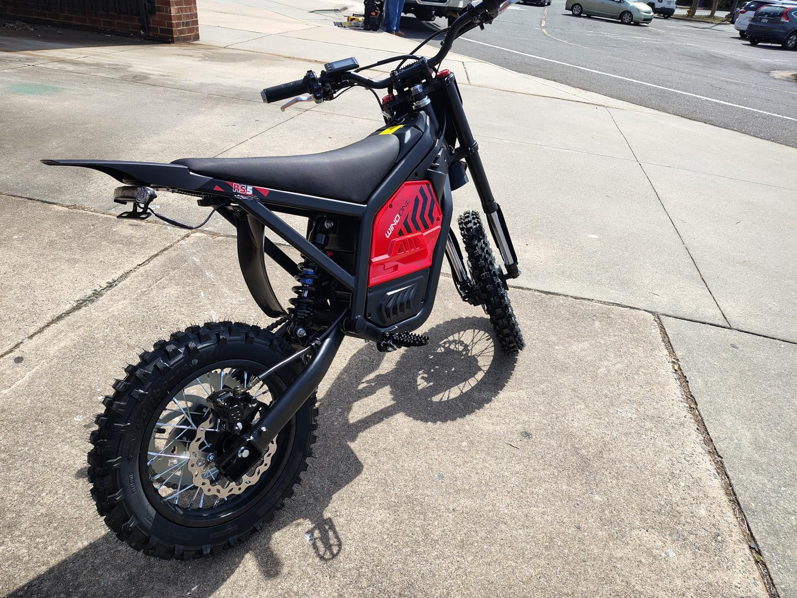 Windone RS5 Electric Dirt Bike for Teens & Adults (13+), Up to 37 MPH, 45 Miles Range, 2200W Peak Motor, 14