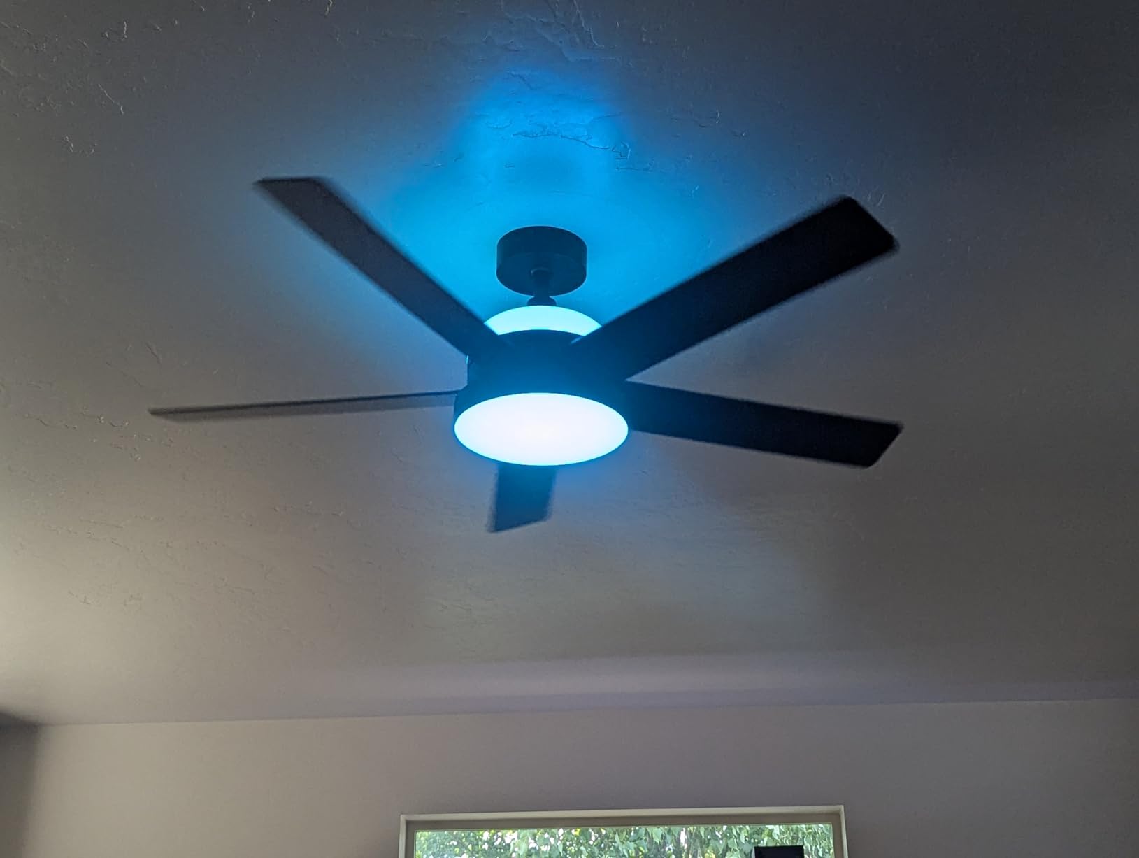Govee Ceiling Fan with Lights, RGBIC Smart 52'' Low Profile Ceiling Fan with Lights and Remote, Reversible DC Motor, Dimmable, 2800lm, Ceiling Fan for Bedroom, Living Room, Black customer photo 2