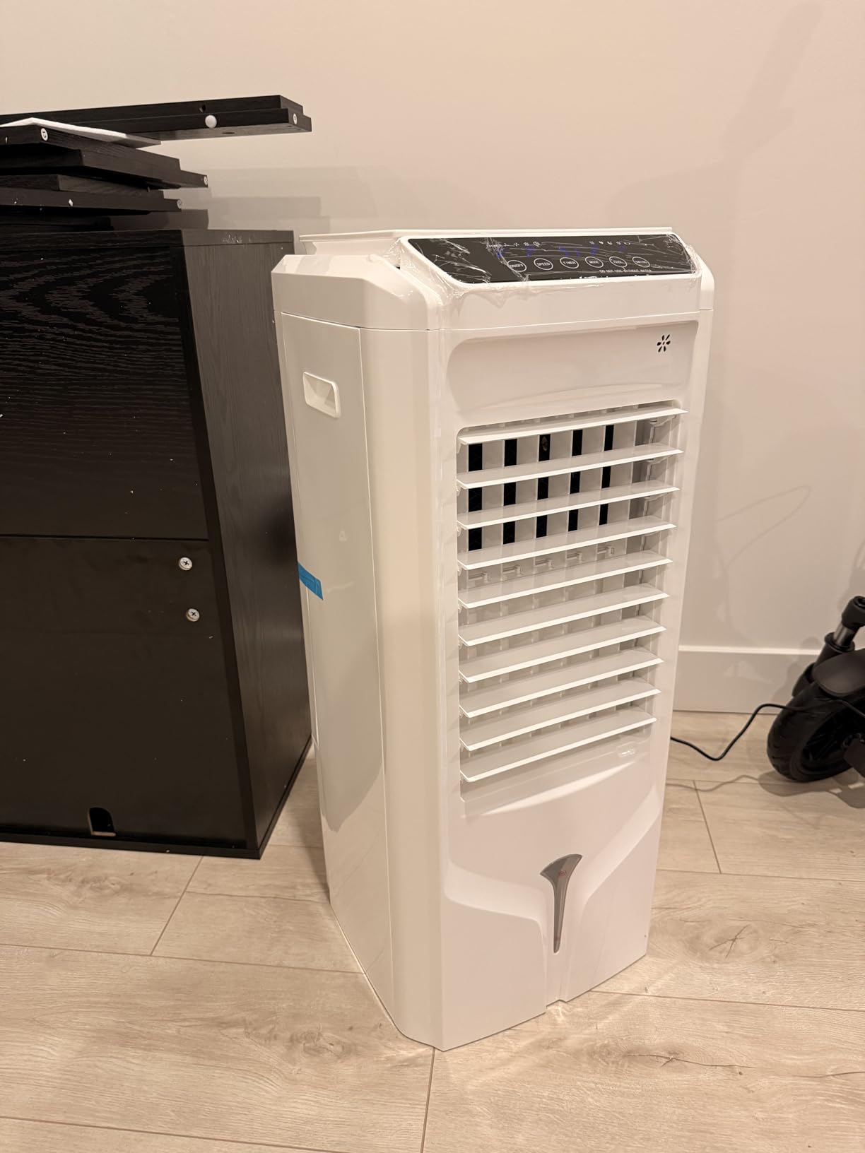 Uthfy 32 Inch Evaporative Air Cooler with 4 Ice Packs, 4 Modes and 3 Speeds, Swamp Cooler with 4.2 Gal Water Tank, 120 Oscillation, 12H Timer, Remote, White, Portable Air Conditioner for Bedroom, Office customer photo 1