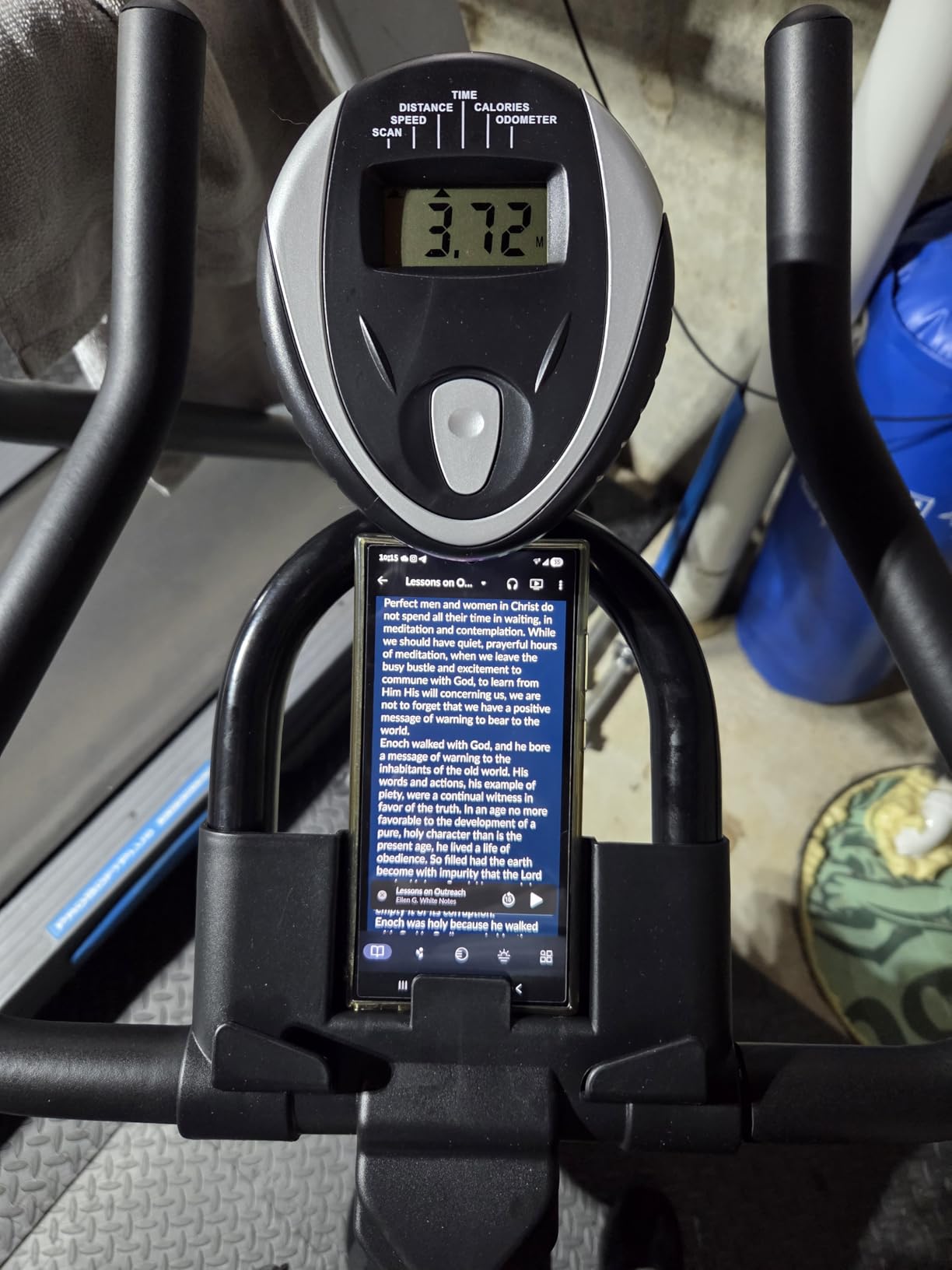 pooboo Exercise Bike,Stationary Bike with Exclusive App for Home,Magnetic Low Noise Indoor Cycling Bike with 350lbs Weight Capacity,Adjustable Seat,Tablet Mount and LCD Display for Weight Loss customer photo 2
