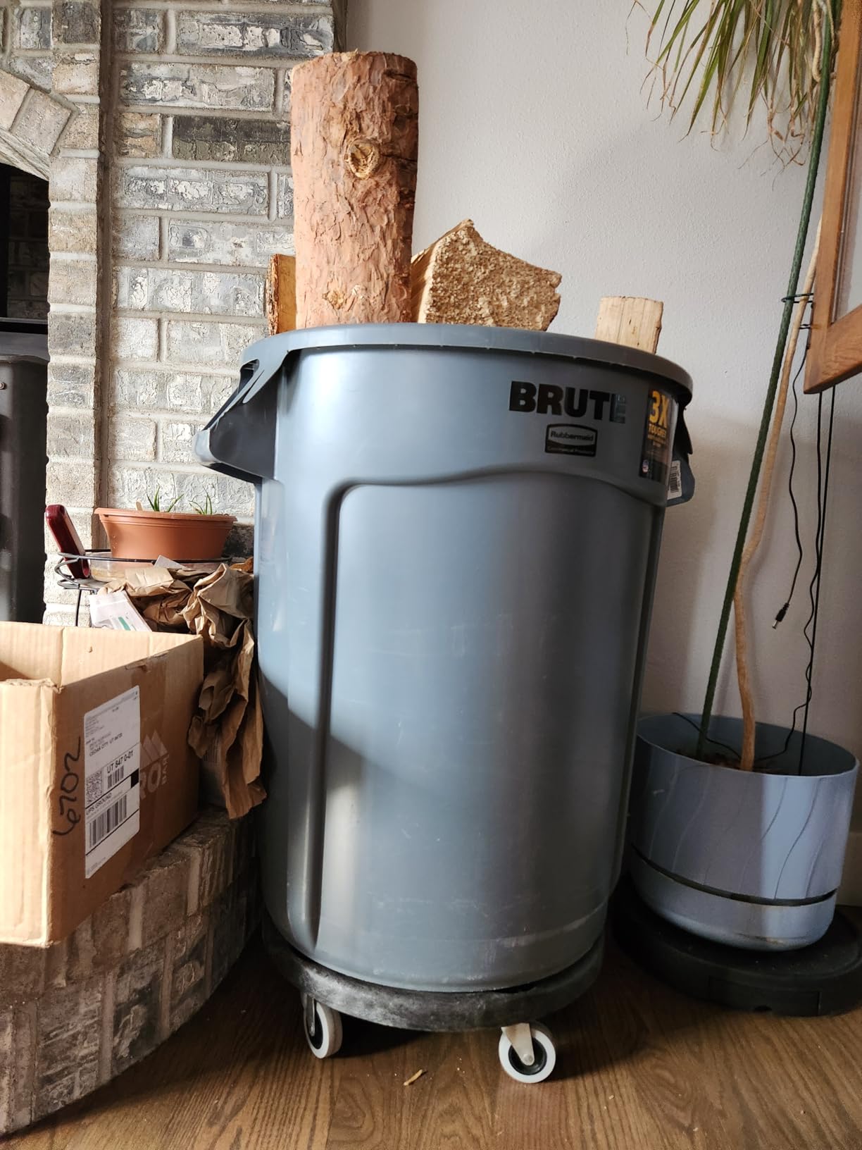 Rubbermaid Commercial Products BRUTE Dolly Black Fits 20 gallon, 32 gallon, 44 gallon, and 55 gallon BRUTE Containers customer photo 1