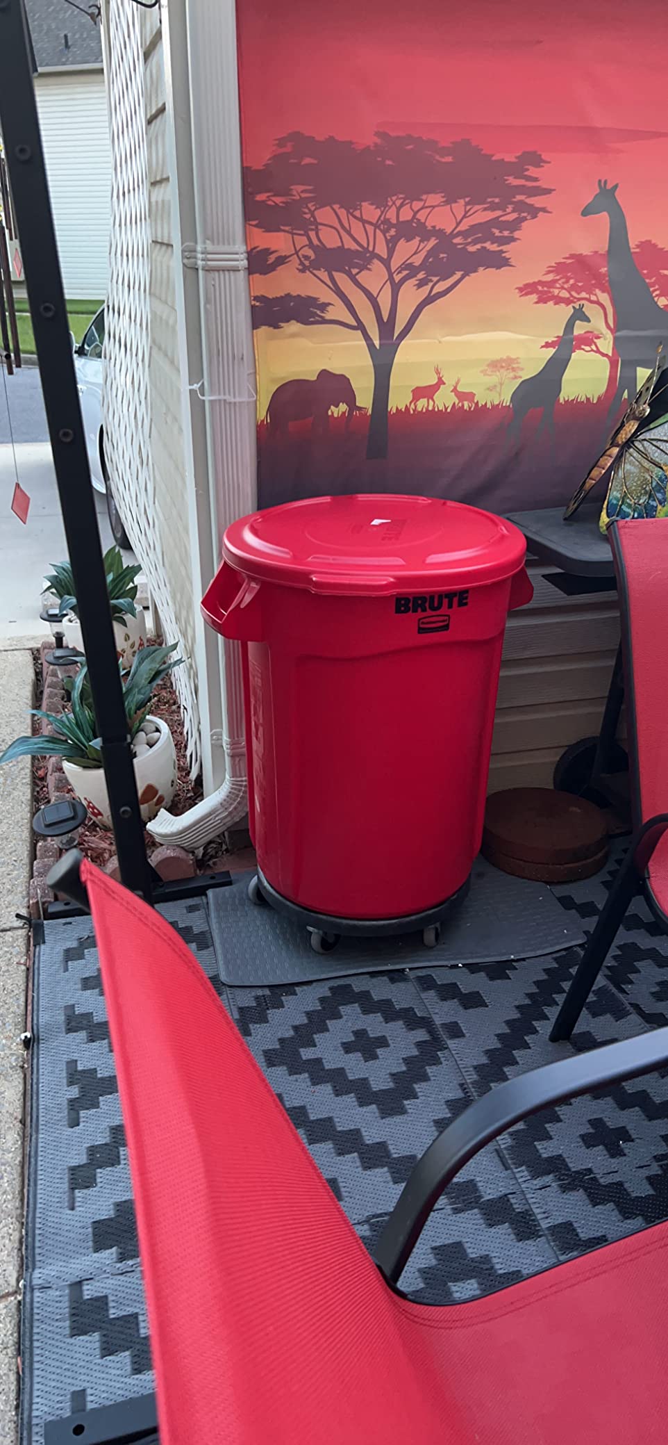 Rubbermaid Commercial Products BRUTE Dolly Black Fits 20 gallon, 32 gallon, 44 gallon, and 55 gallon BRUTE Containers customer photo 2