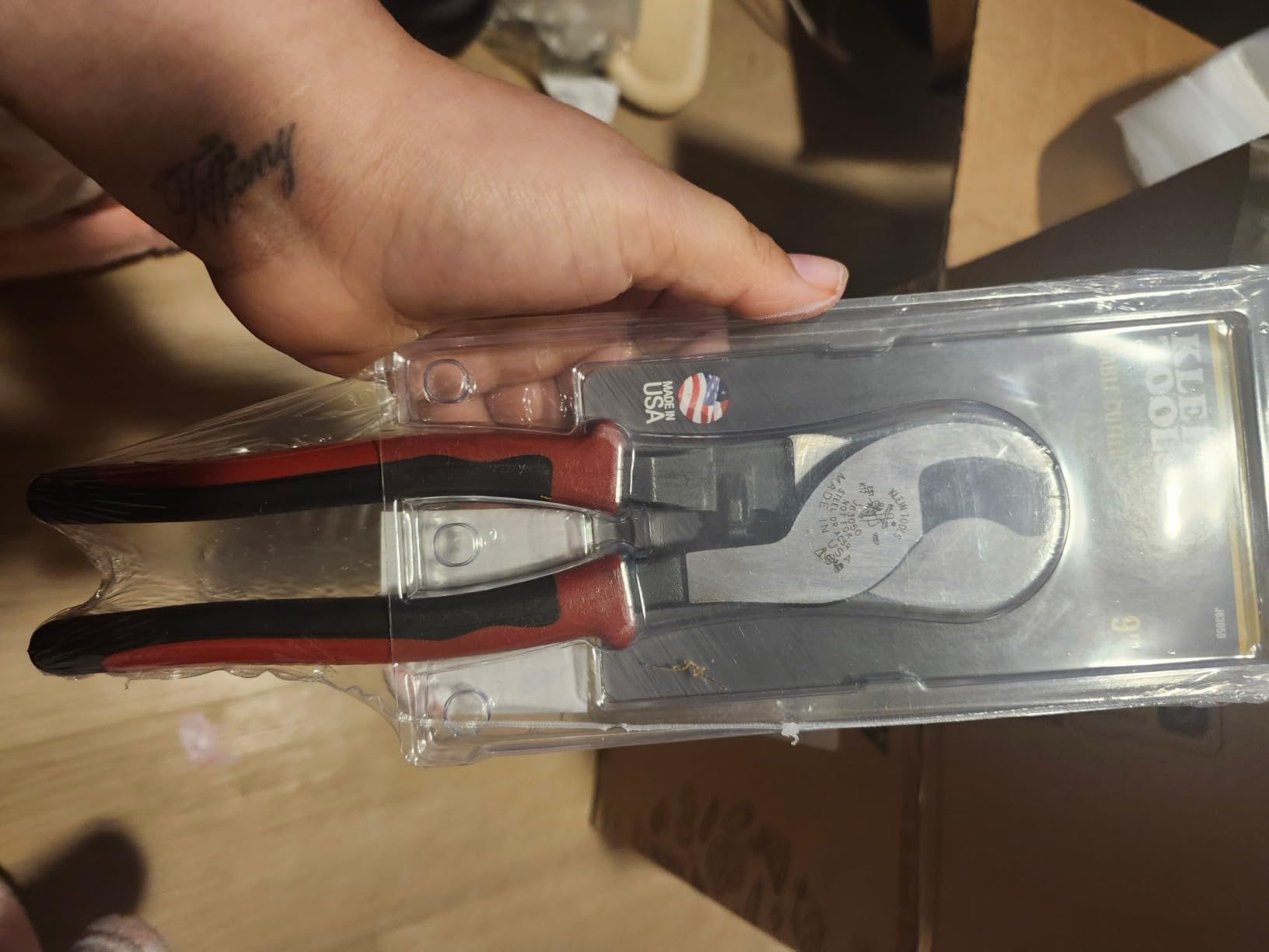 Klein Tools 63050 Cable Cutter, Made in USA, Heavy Duty Cutter for Aluminum, Copper, and Communications Cable customer photo 1