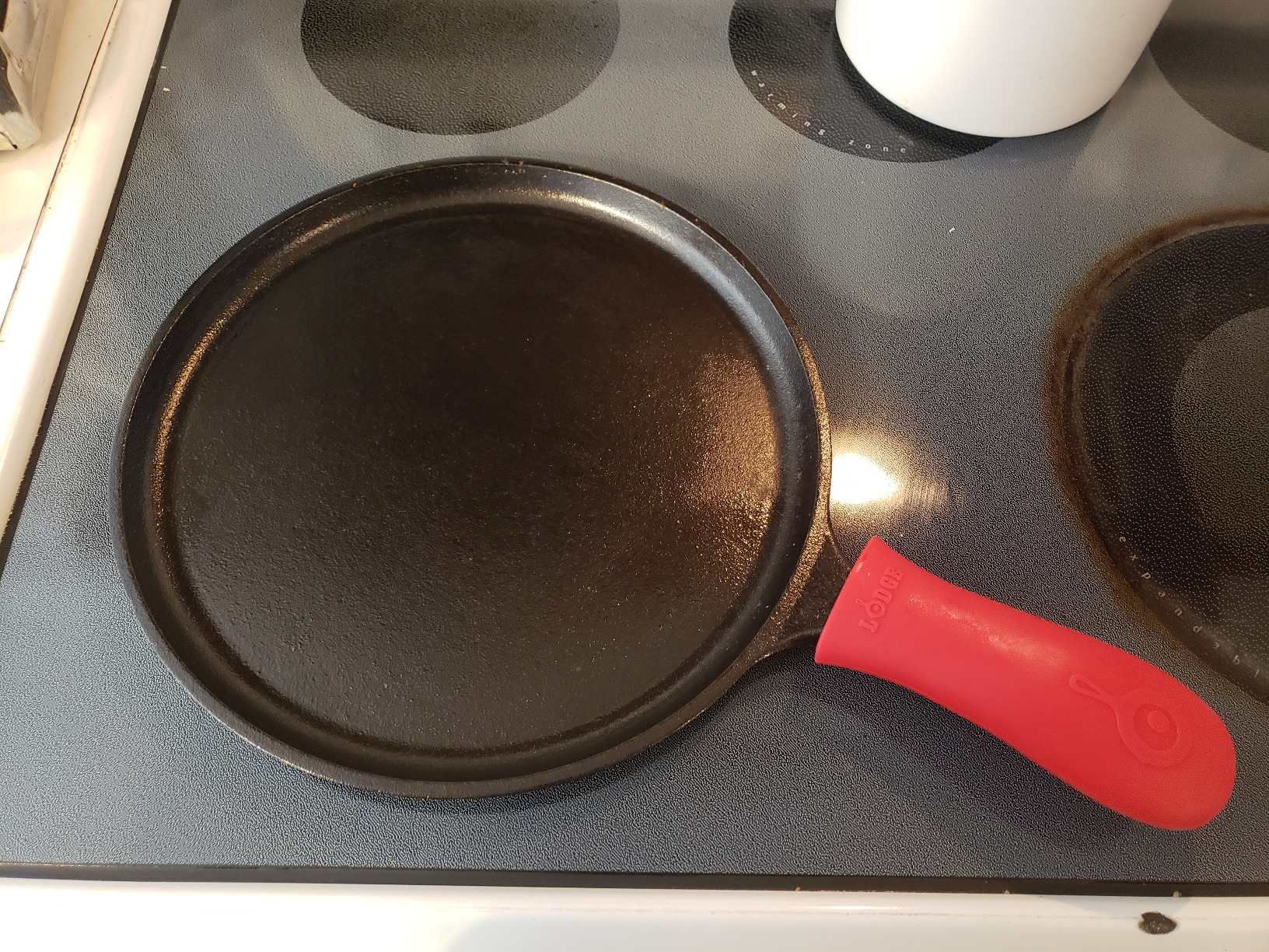 Lodge Round Seasoned Cast Iron Griddle 10.5 Inches - Round-Shaped, Pre-Seasoned Iron Griddle Pan - Non-Toxic, PFAS-Free Cookware - Compatible with Stovetop, Oven, Grill, or Campfire customer photo 1