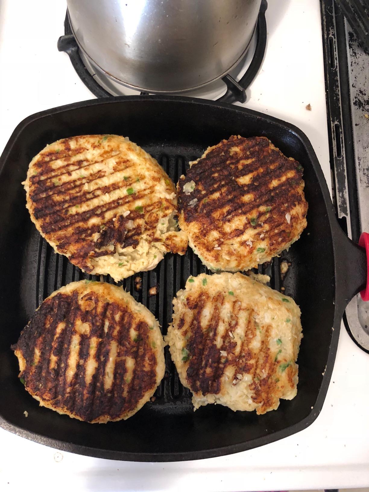 Lodge Square Cast Iron Grill Pan 10.5 Inches - Pre-Seasoned Square Skillet - Ridged Burger Grill Pan - Even Heat Distribution - PFAS-Free Non-Toxic Cookware customer photo 1