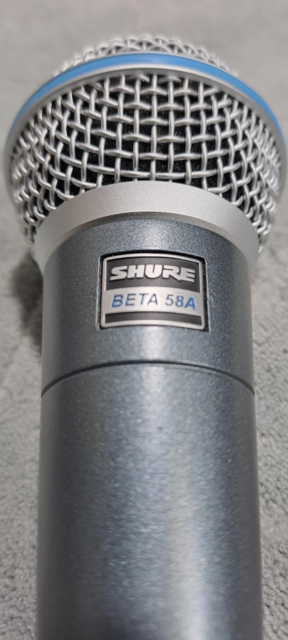 BETA 58A Vocal Microphone - Single Element Supercardioid Dynamic Mic for Stage and Studio with A25D Adjustable Stand Adapter, 5/8
