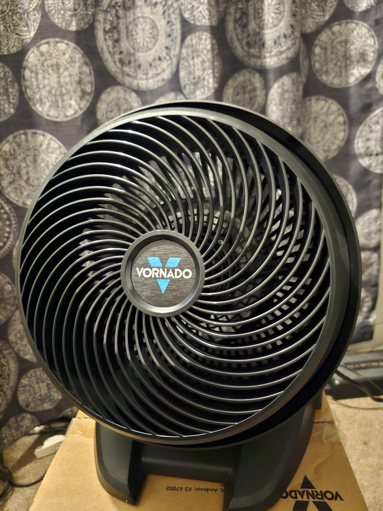 Vornado 630 Medium Air Circulator Fan, 3 Speed, Adjustable Tilt, Black | Whole Room Air Circulator, Floor Fan for Bedroom, Office, Home, 9 in, Quiet Cooling, Medium Electric Fan customer photo 1